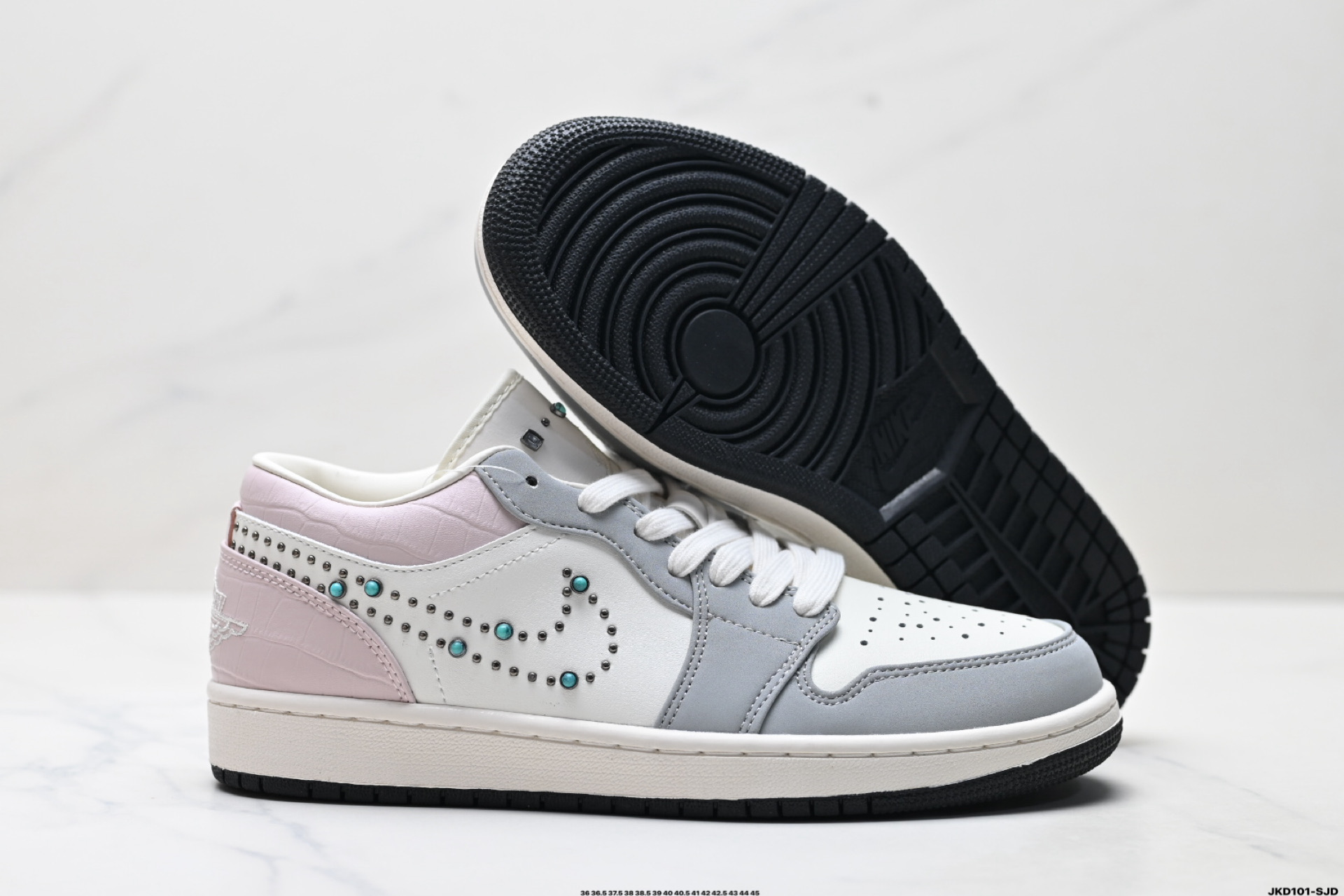 Nike Air Jordan 1 Low: Elegancia y Comodidad en Cada Paso 6 i1754756815160 1810 0 4