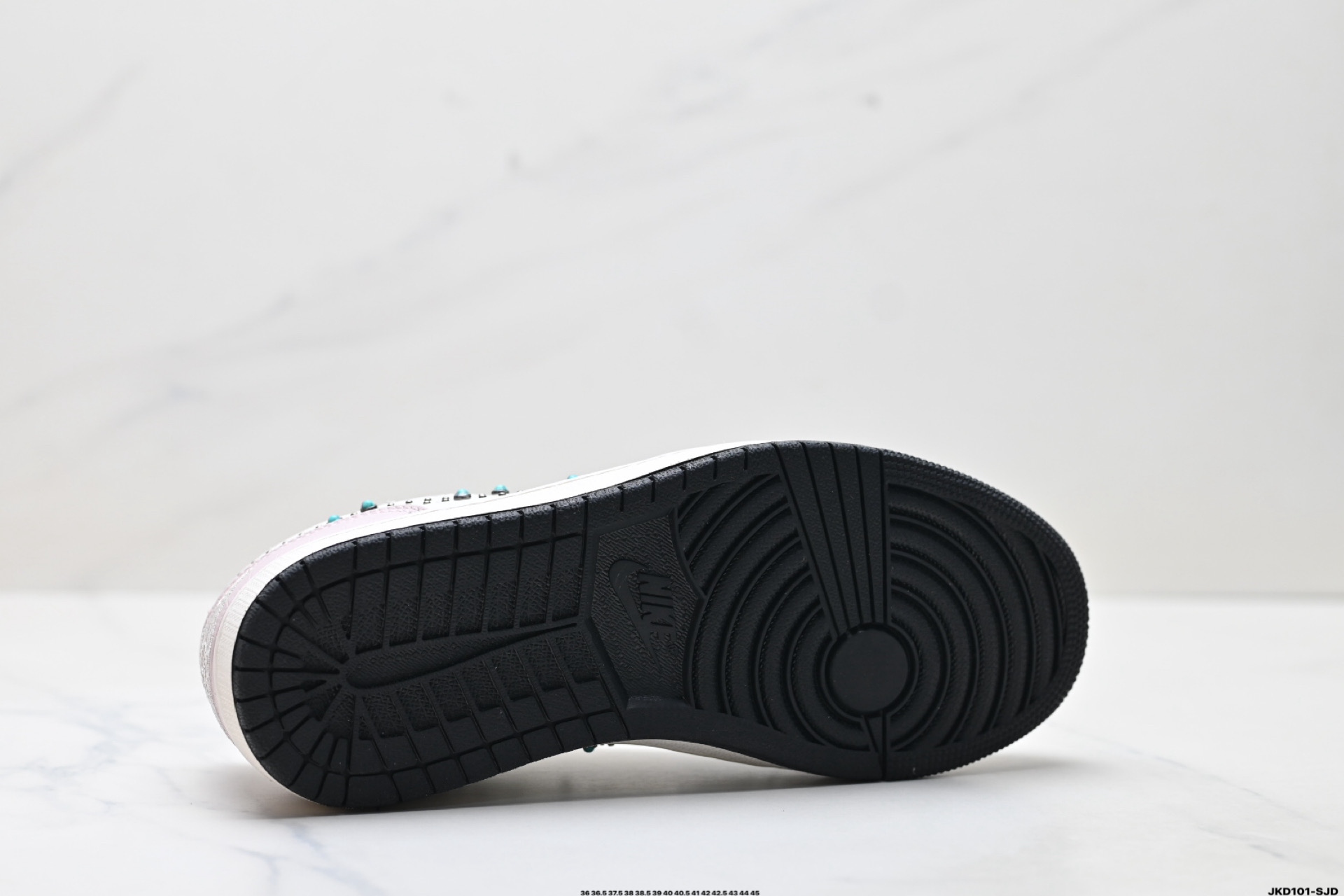Nike Air Jordan 1 Low: Elegancia y Comodidad en Cada Paso 10 i1754756815707 6779 0 8
