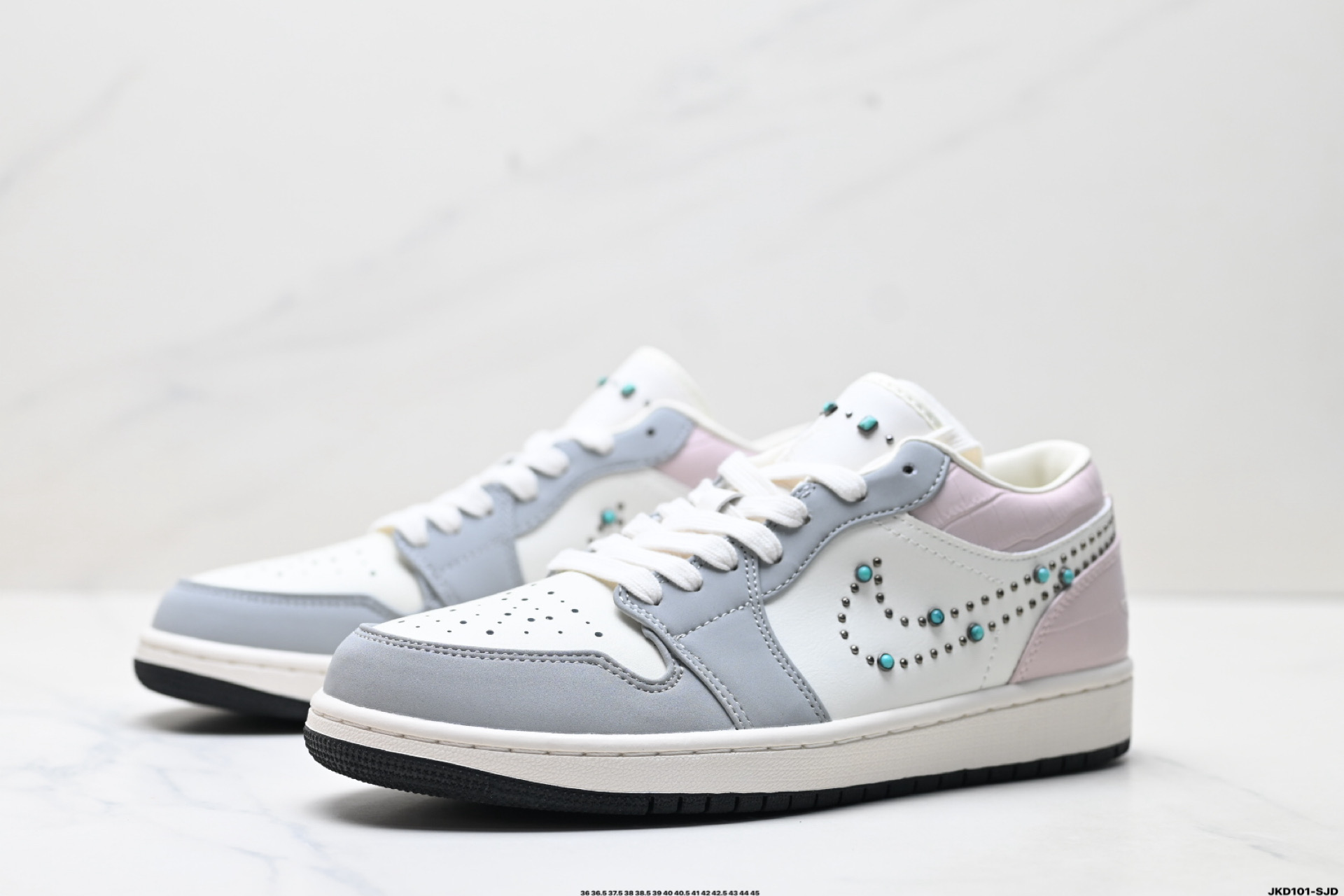 Nike Air Jordan 1 Low: Elegancia y Comodidad en Cada Paso 5 i1754756815710 3108 0 3