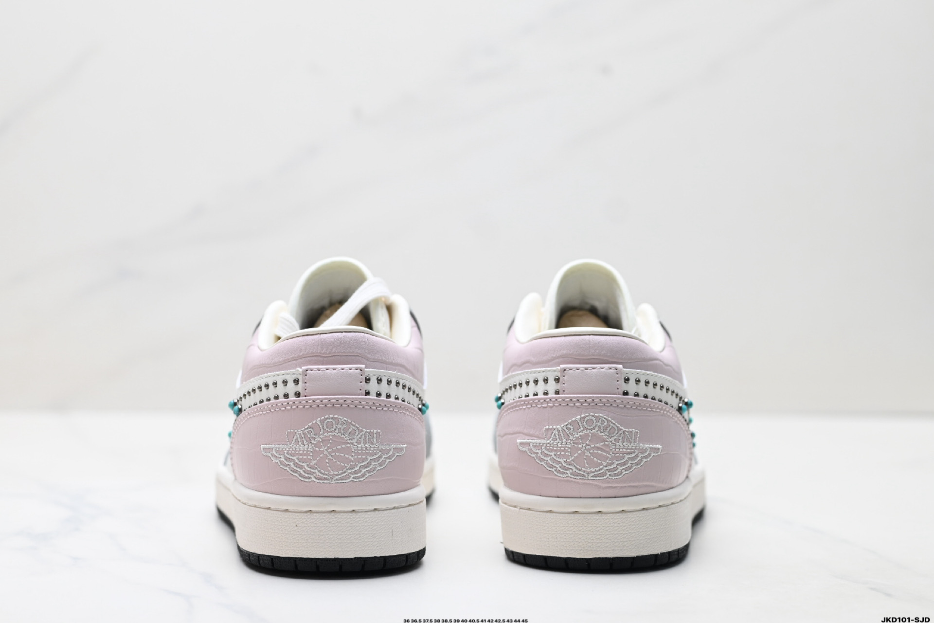 Nike Air Jordan 1 Low: Elegancia y Comodidad en Cada Paso 7 i1754756815711 8531 0 5