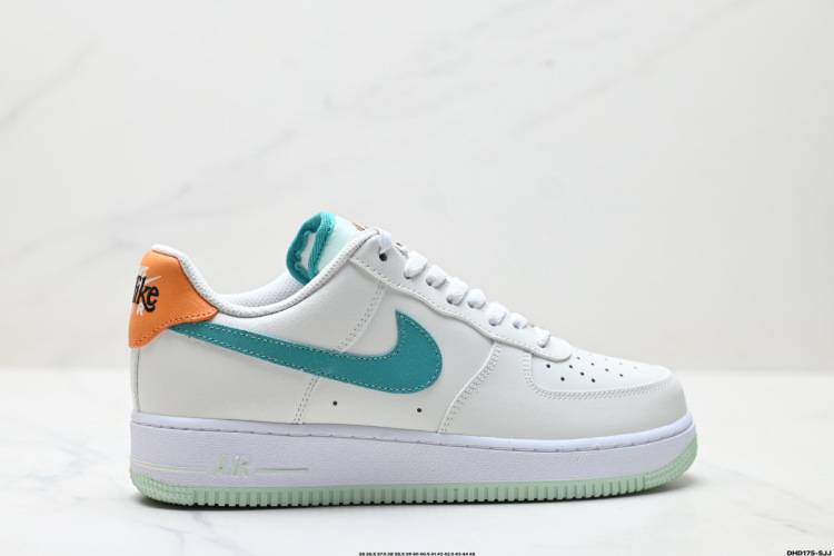Nike Air Force 1 '07: קלאסיקה נצחית בעיצוב מודרני ונוח במיוחד 1 Nike Air Force 1 ’07: קלאסיקה נצחית בעיצוב מודרני ונוח במיוחד