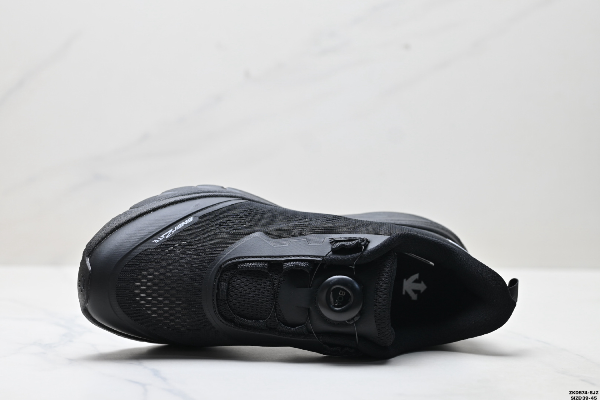 迪桑特DESCENTE EAST AIR WIRE 系列 耐磨防滑减震透气 低帮跑步鞋  D4231RRN22