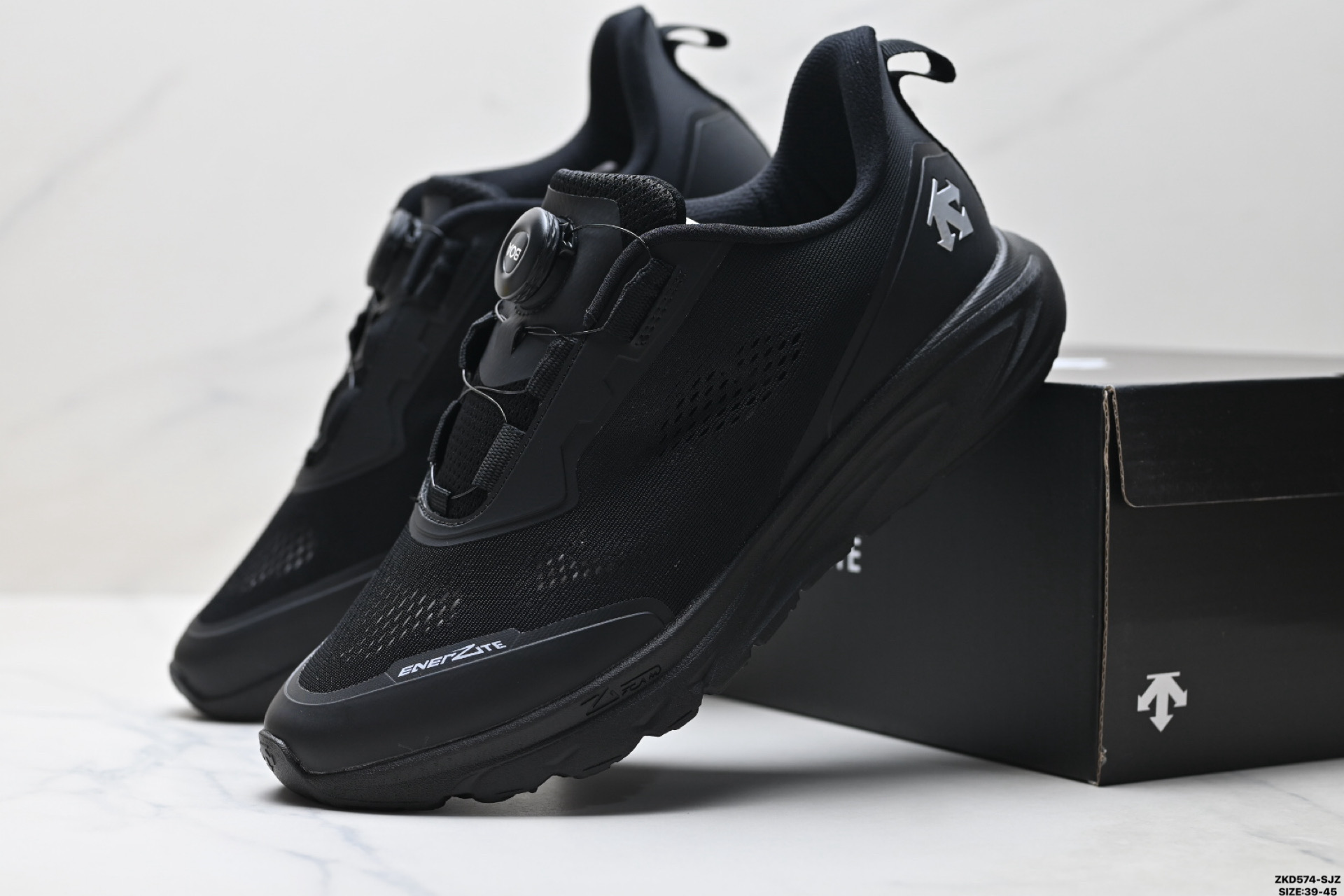 迪桑特DESCENTE EAST AIR WIRE 系列 耐磨防滑减震透气 低帮跑步鞋  D4231RRN22