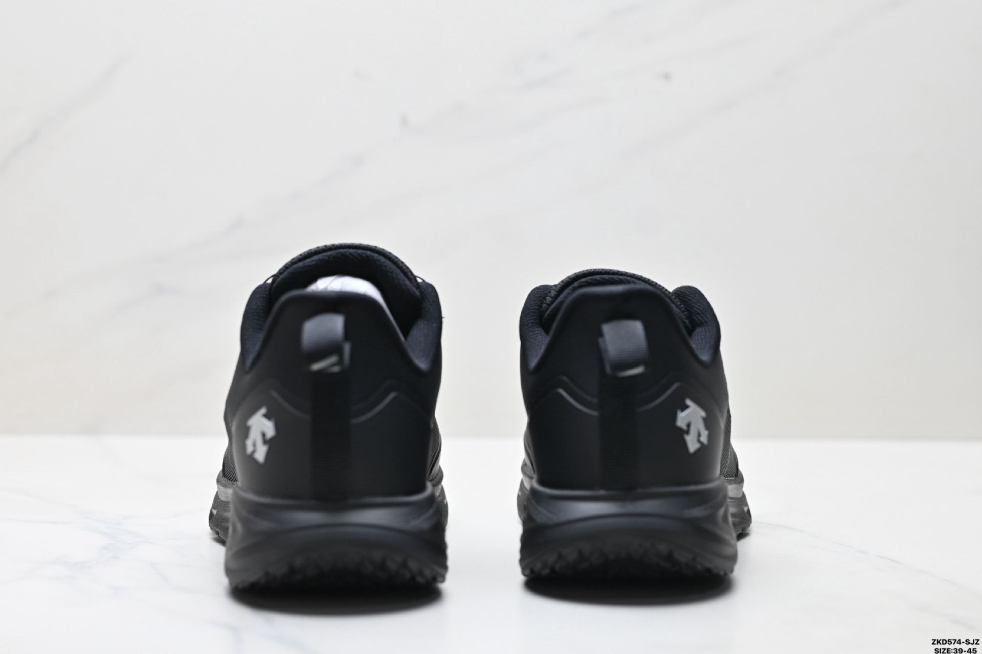 迪桑特DESCENTE EAST AIR WIRE 系列 耐磨防滑减震透气 低帮跑步鞋  D4231RRN22