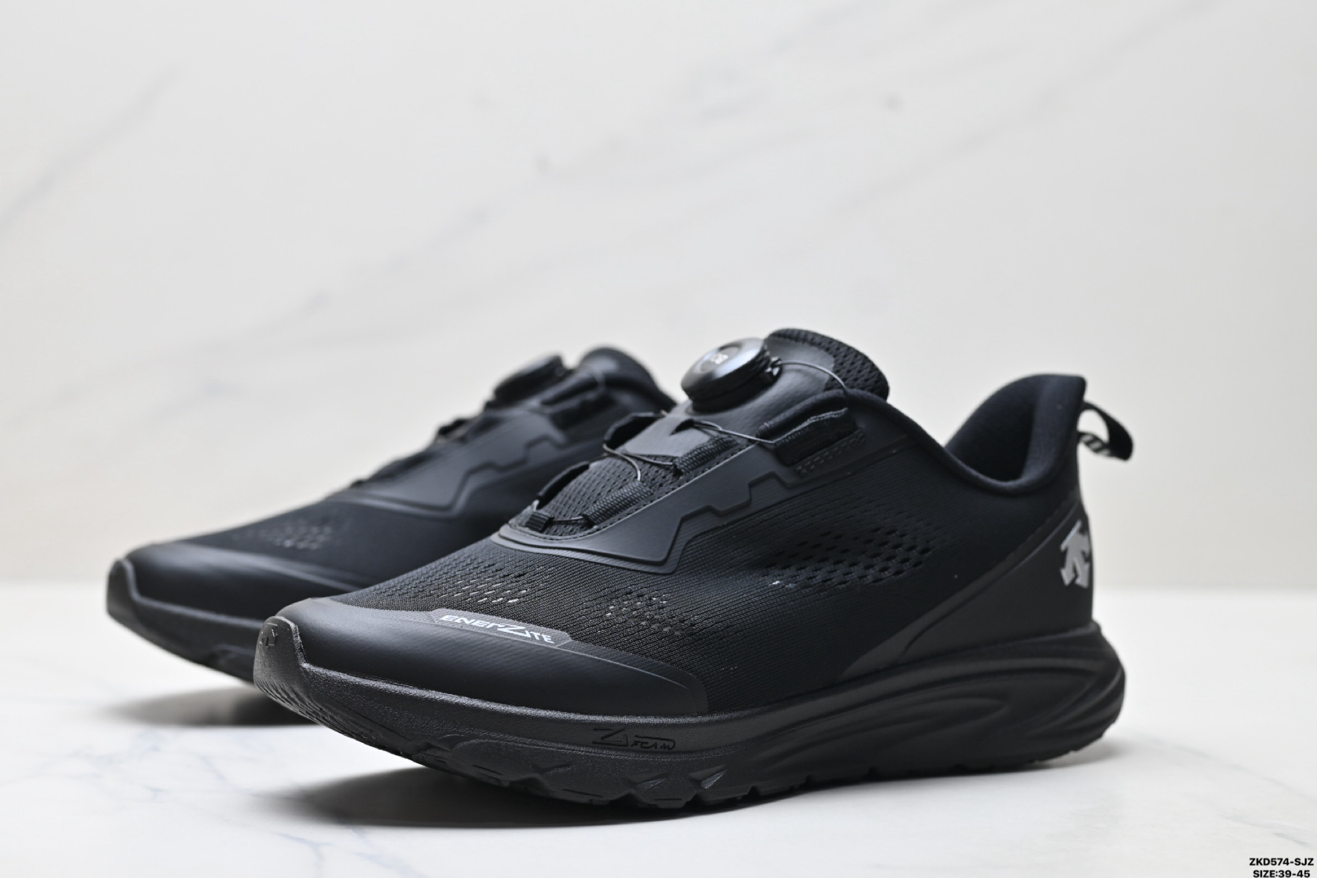 迪桑特DESCENTE EAST AIR WIRE 系列 耐磨防滑减震透气 低帮跑步鞋  D4231RRN22