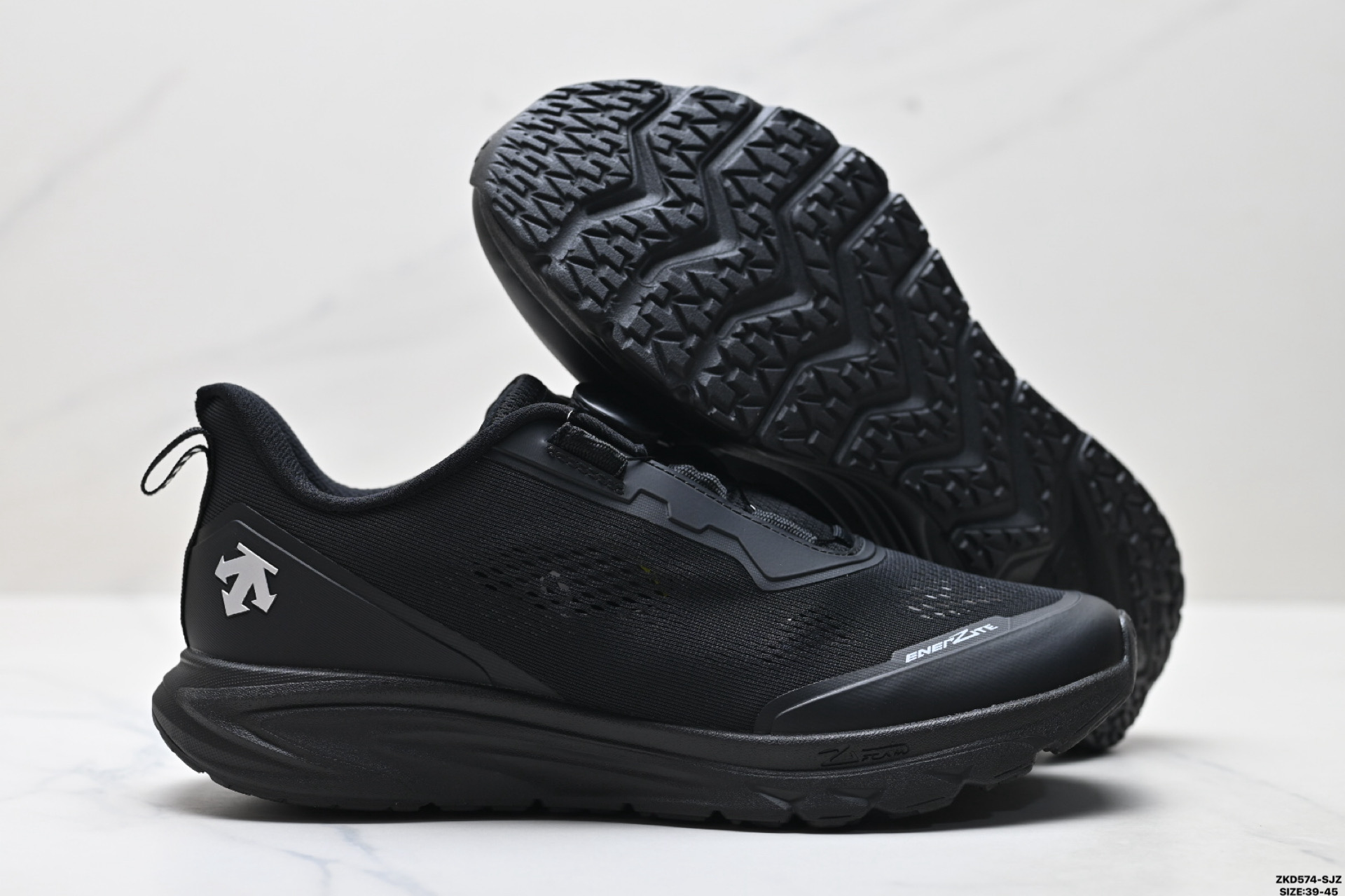 迪桑特DESCENTE EAST AIR WIRE 系列 耐磨防滑减震透气 低帮跑步鞋  D4231RRN22