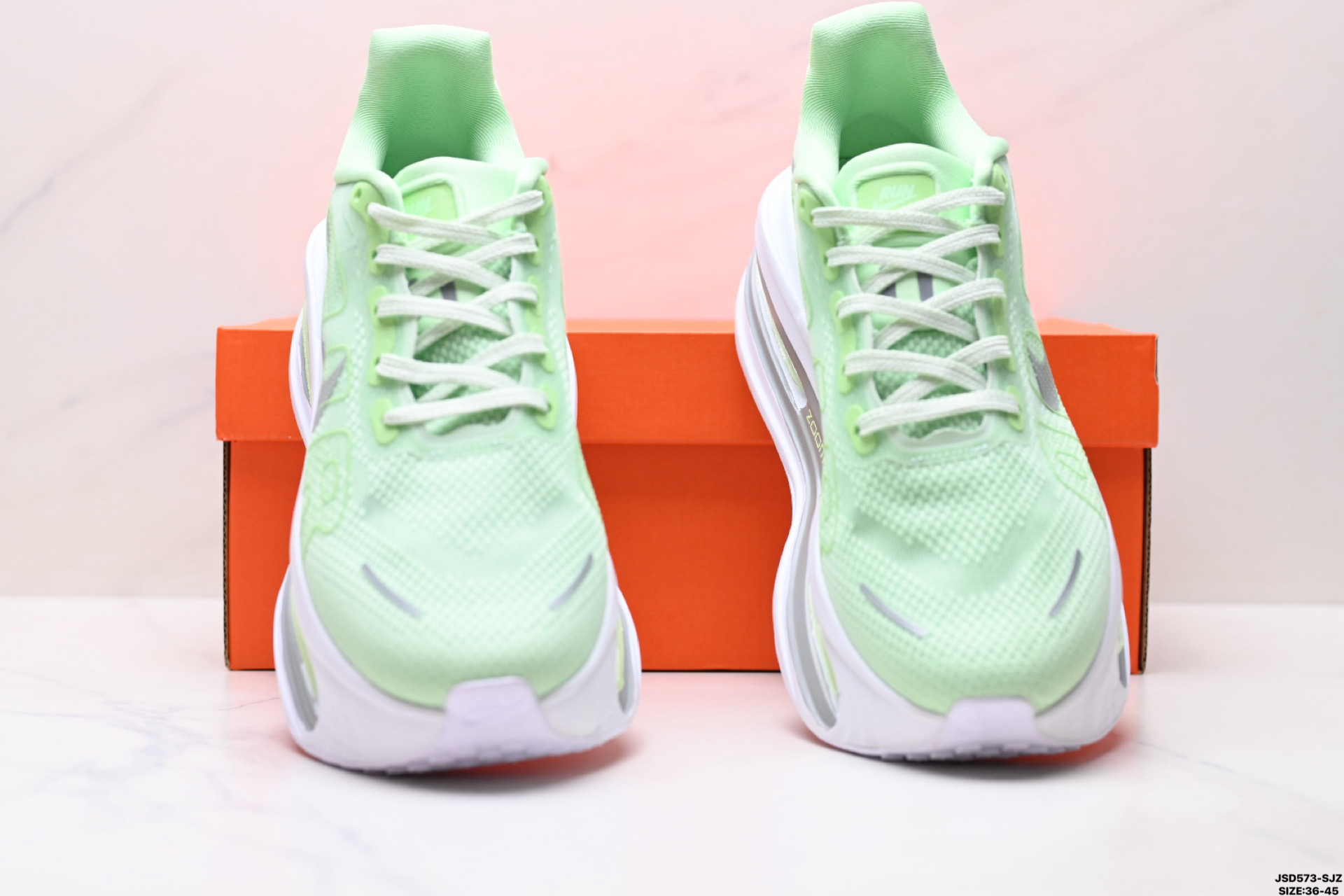 Nike VOMERO PREMIUM 耐克 舒适减震防滑 低帮跑步鞋 FN8453-023