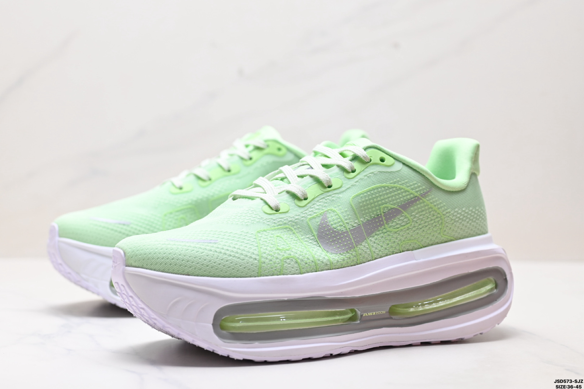 Nike VOMERO PREMIUM 耐克 舒适减震防滑 低帮跑步鞋 FN8453-023