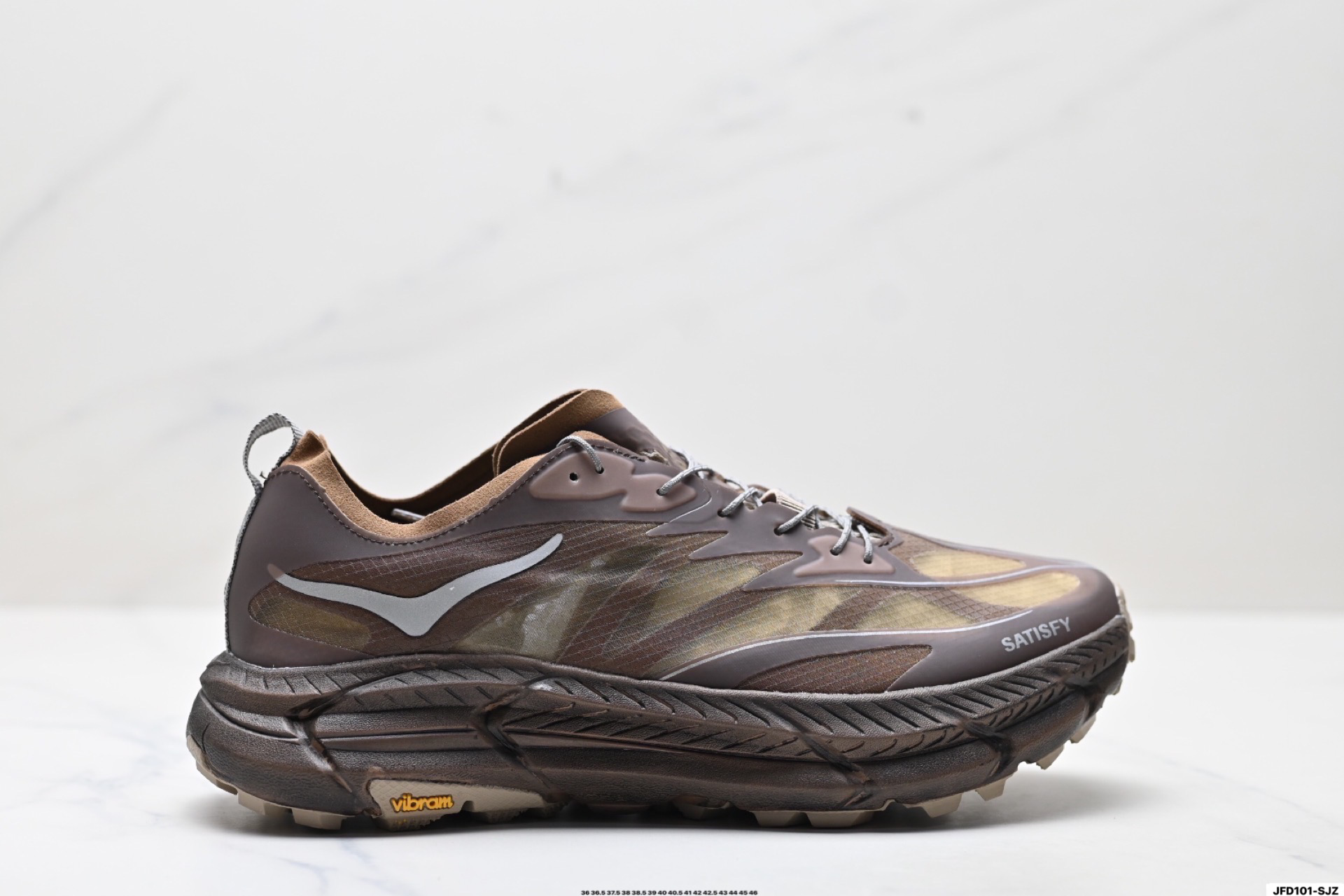 公司级✅Satisfy x HOKA RUNNING MAFATE TRAIL 全新配色 网面透气 运动鞋 此球鞋继承了HOKA的经典越野鞋型MAFATE SPEED4的设计 更在此基础上进行了创新和提升 使得它既适合户外越野跑 又充满了时尚潮流的元素 它的半透明鞋面设计 不仅让鞋身看起来更加轻便 而且提供了良好的透气性 而保护性的防撕裂尼龙面料 则确保了在复杂地形中的耐用性 货号:1168450 ID:JFD101-SJZ