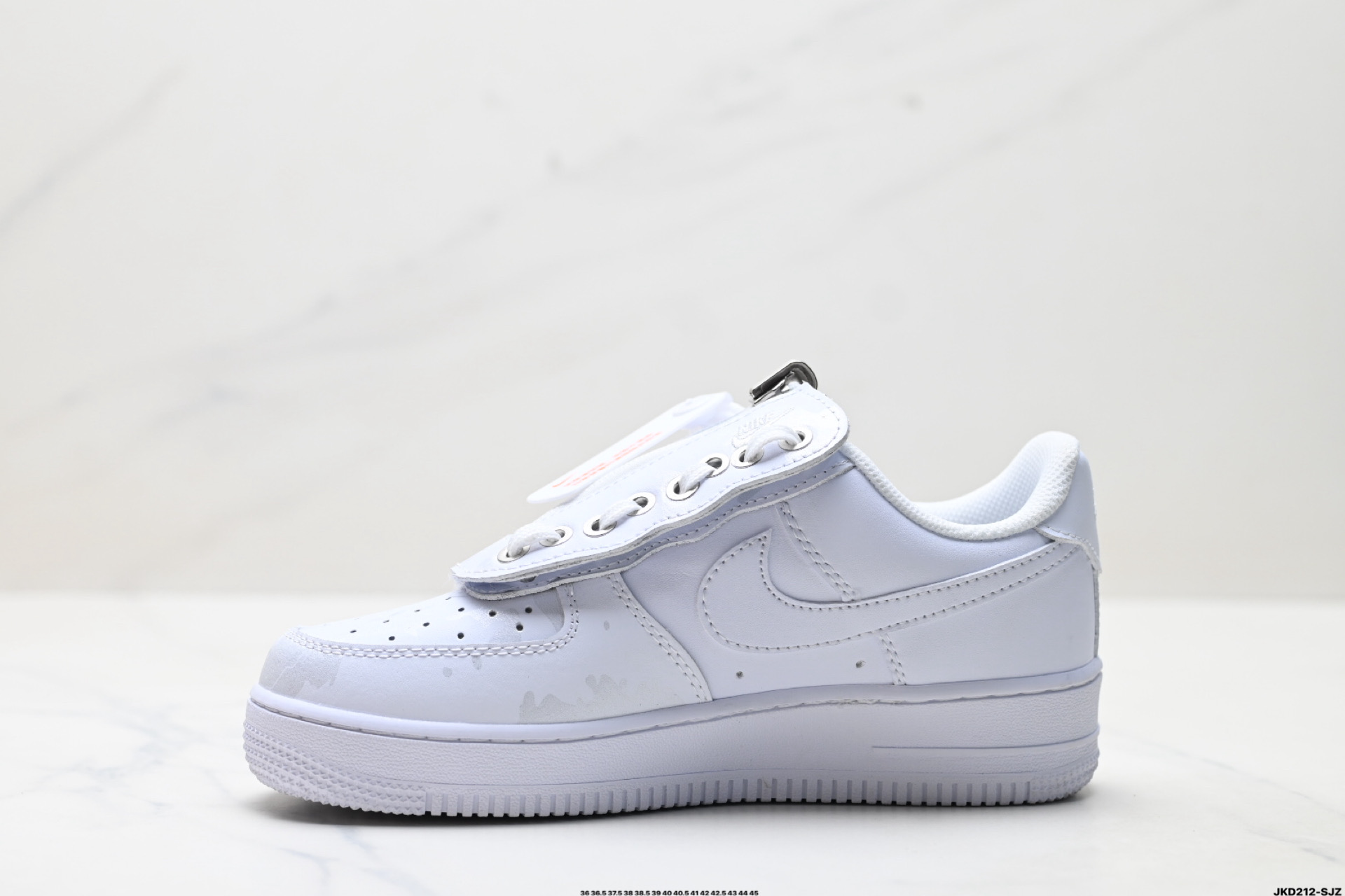 170 耐克Nike AIR FORCE 1‘07 空军一号低帮百搭休闲运动板鞋 DC8875-100