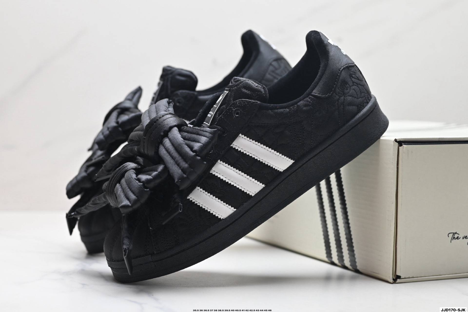 Caroline Hu x Adidas originals Superstar W 潮流 时尚 防滑减震 低帮 阿迪达斯板鞋 JR7978