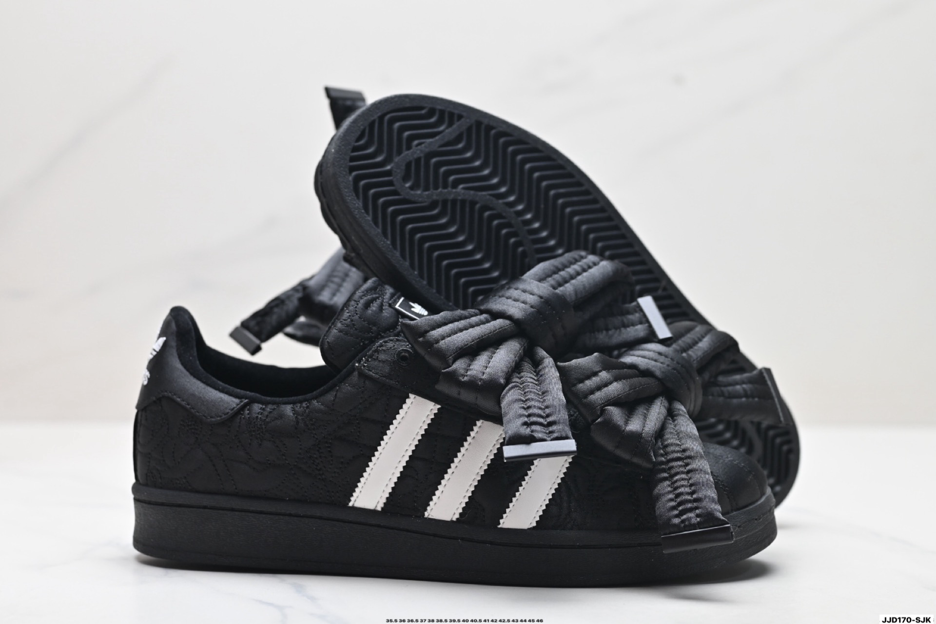 Caroline Hu x Adidas originals Superstar W 潮流 时尚 防滑减震 低帮 阿迪达斯板鞋 JR7978