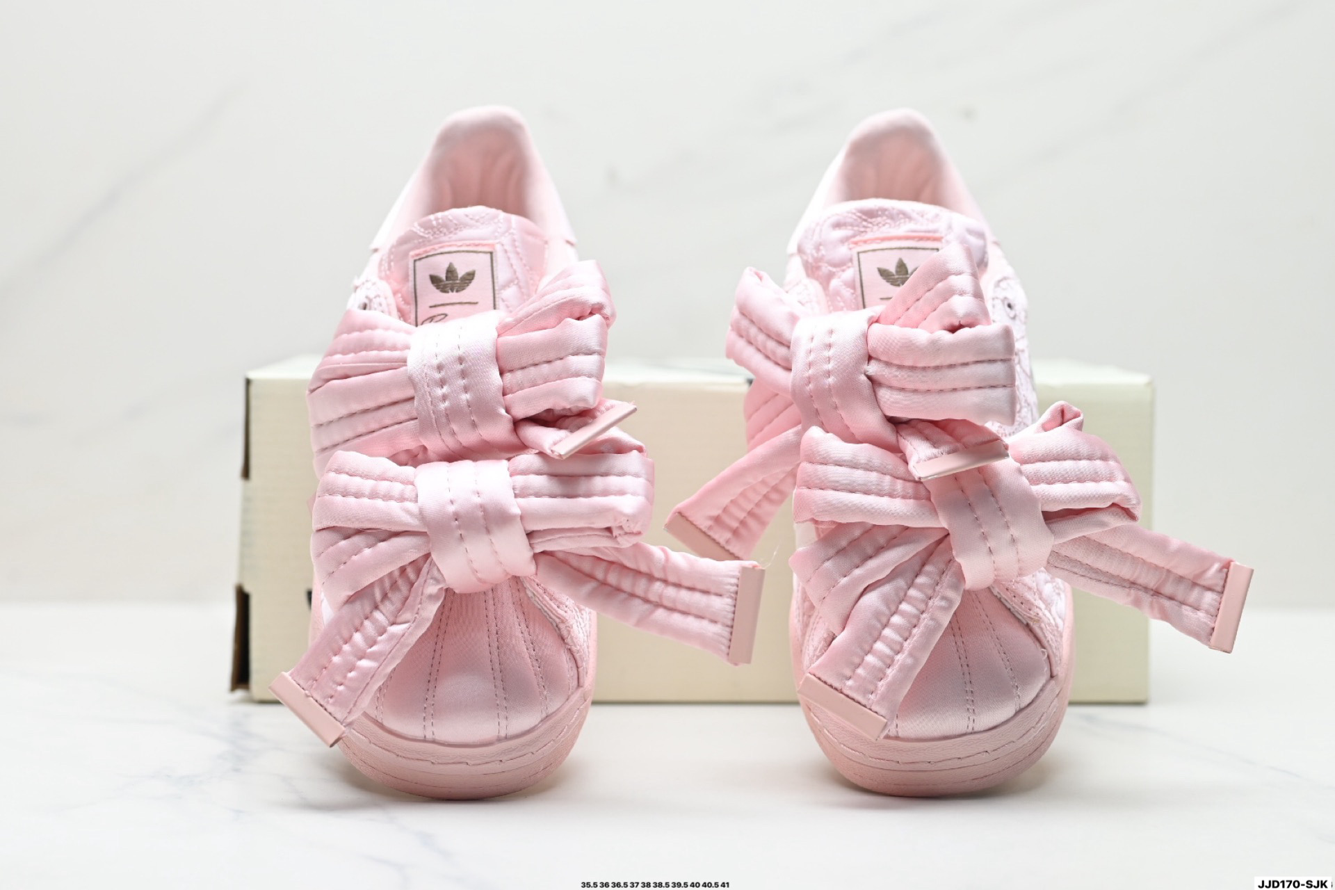 140 Caroline Hu x Adidas originals Superstar W 潮流 时尚 防滑减震 低帮 阿迪达斯板鞋 JR7978