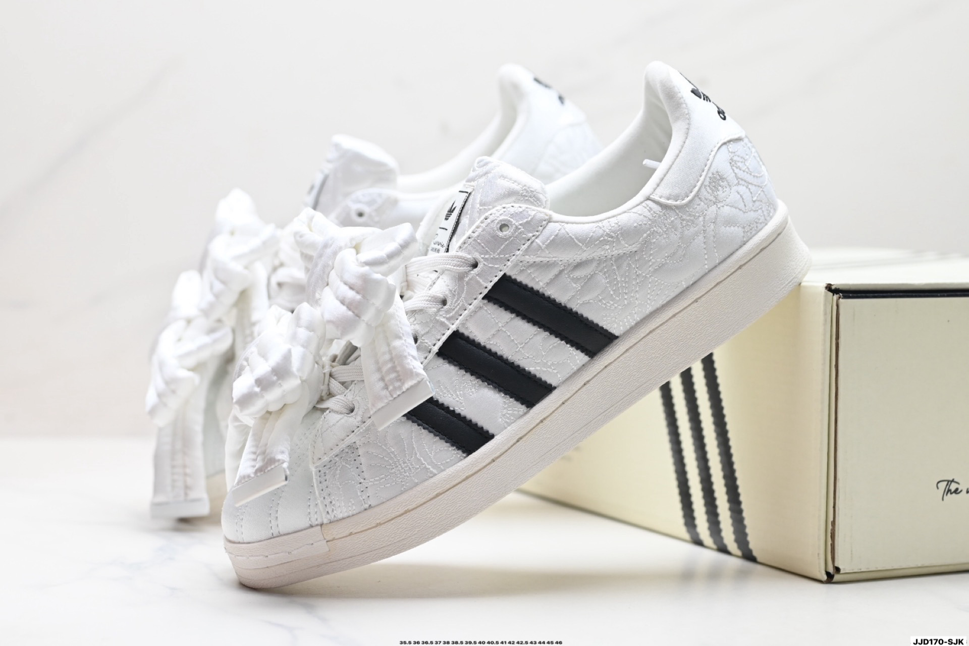 Caroline Hu x Adidas originals Superstar W 潮流 时尚 防滑减震 低帮 阿迪达斯板鞋 JR7978