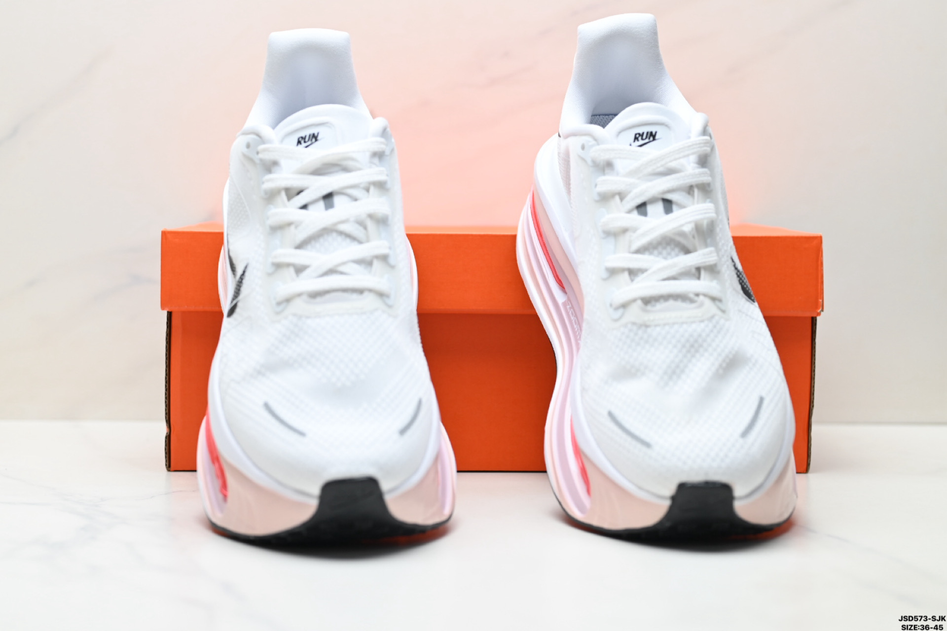 Nike VOMERO PREMIUM 耐克 舒适减震防滑 低帮跑步鞋 FN8453-020