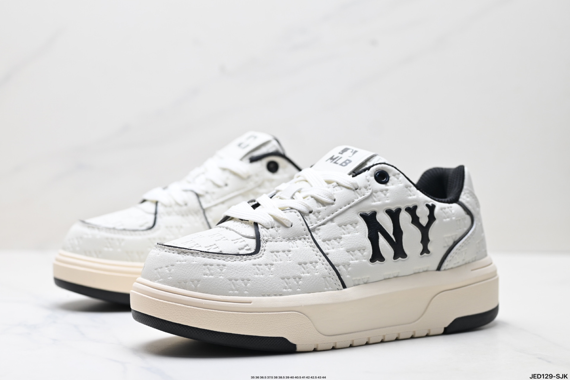 MLB Big Ball Chunky A Yankees: Comodidad y Estilo Retro para tus Pies 5 i1755102789084 4167 0 3