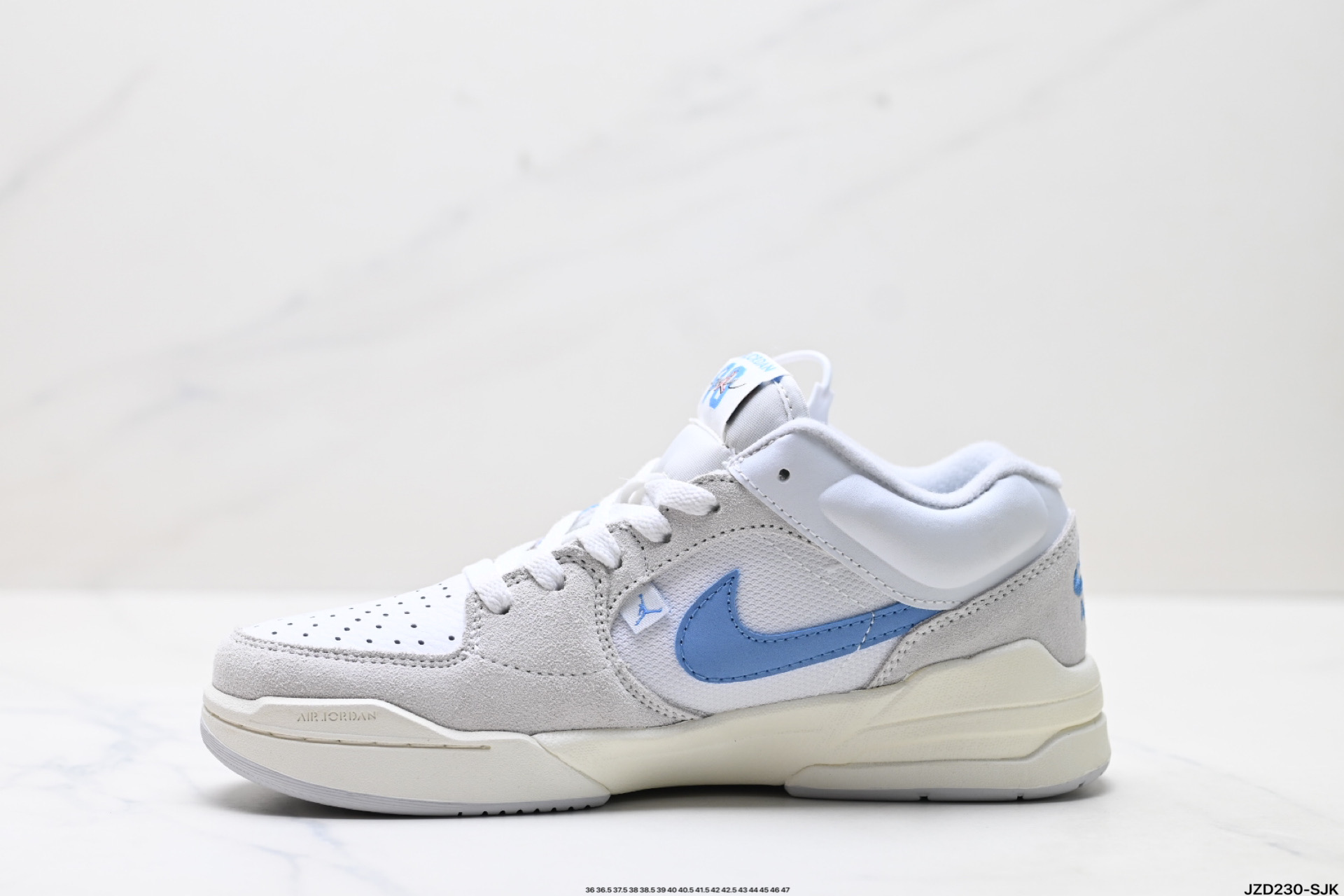 💰220Nike Air Joran Saiu 90 耐克 缓震防滑休闲运动板鞋 
充满了对inkerHahie 原创设计的致敬
包括中足网状面板 前足外侧的鲨鱼齿轮廓
加垫鞋领和 Nike Air 鞋跟品牌
鞋子本身采用网眼 皮革和绒面革材料混合制成
散发出现代美感 并配备了该品牌全新的 Forua 23 足底缓震技术 
AirJoran Saiu 90 鞋舌标签在鞋舌内侧印有“Figh”字样 完善了设计
货号:HF5756-151
尺码:36 36.5 37.5 38 38.5 39 40 40.5 41 42 42.5 43 44 45 46 47