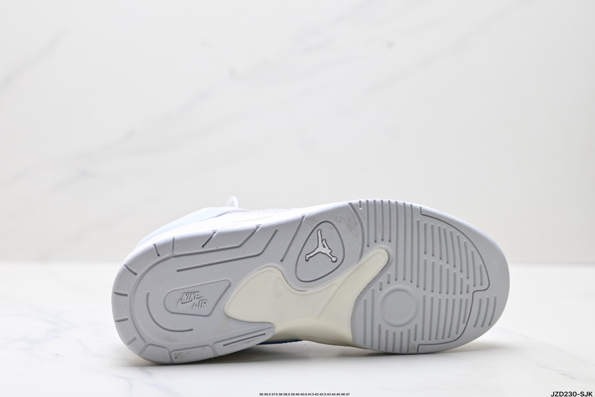 💰220Nike Air Joran Saiu 90 耐克 缓震防滑休闲运动板鞋 
充满了对inkerHahie 原创设计的致敬
包括中足网状面板 前足外侧的鲨鱼齿轮廓
加垫鞋领和 Nike Air 鞋跟品牌
鞋子本身采用网眼 皮革和绒面革材料混合制成
散发出现代美感 并配备了该品牌全新的 Forua 23 足底缓震技术 
AirJoran Saiu 90 鞋舌标签在鞋舌内侧印有“Figh”字样 完善了设计
货号:HF5756-151
尺码:36 36.5 37.5 38 38.5 39 40 40.5 41 42 42.5 43 44 45 46 47