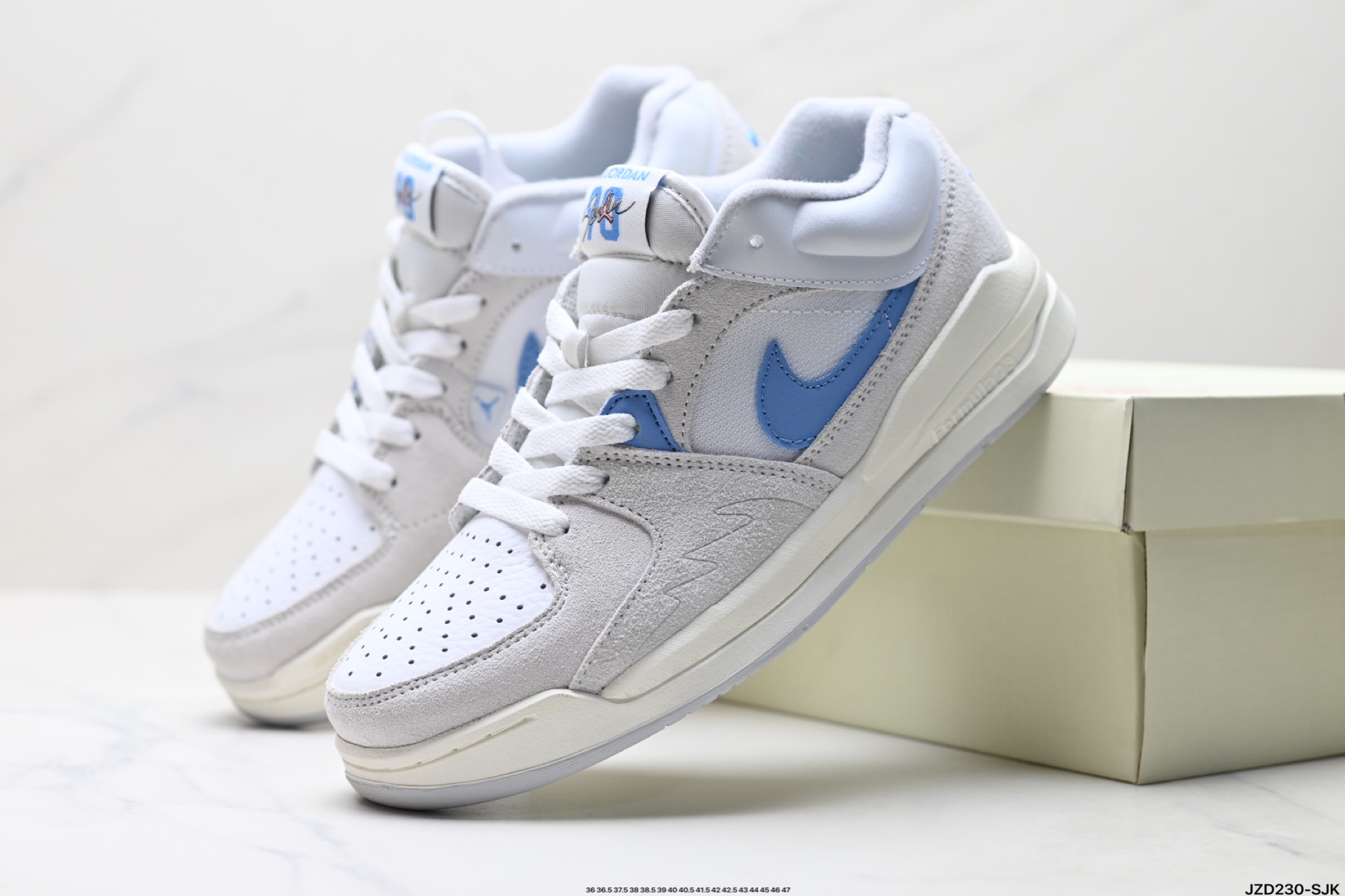 💰220Nike Air Joran Saiu 90 耐克 缓震防滑休闲运动板鞋 
充满了对inkerHahie 原创设计的致敬
包括中足网状面板 前足外侧的鲨鱼齿轮廓
加垫鞋领和 Nike Air 鞋跟品牌
鞋子本身采用网眼 皮革和绒面革材料混合制成
散发出现代美感 并配备了该品牌全新的 Forua 23 足底缓震技术 
AirJoran Saiu 90 鞋舌标签在鞋舌内侧印有“Figh”字样 完善了设计
货号:HF5756-151
尺码:36 36.5 37.5 38 38.5 39 40 40.5 41 42 42.5 43 44 45 46 47