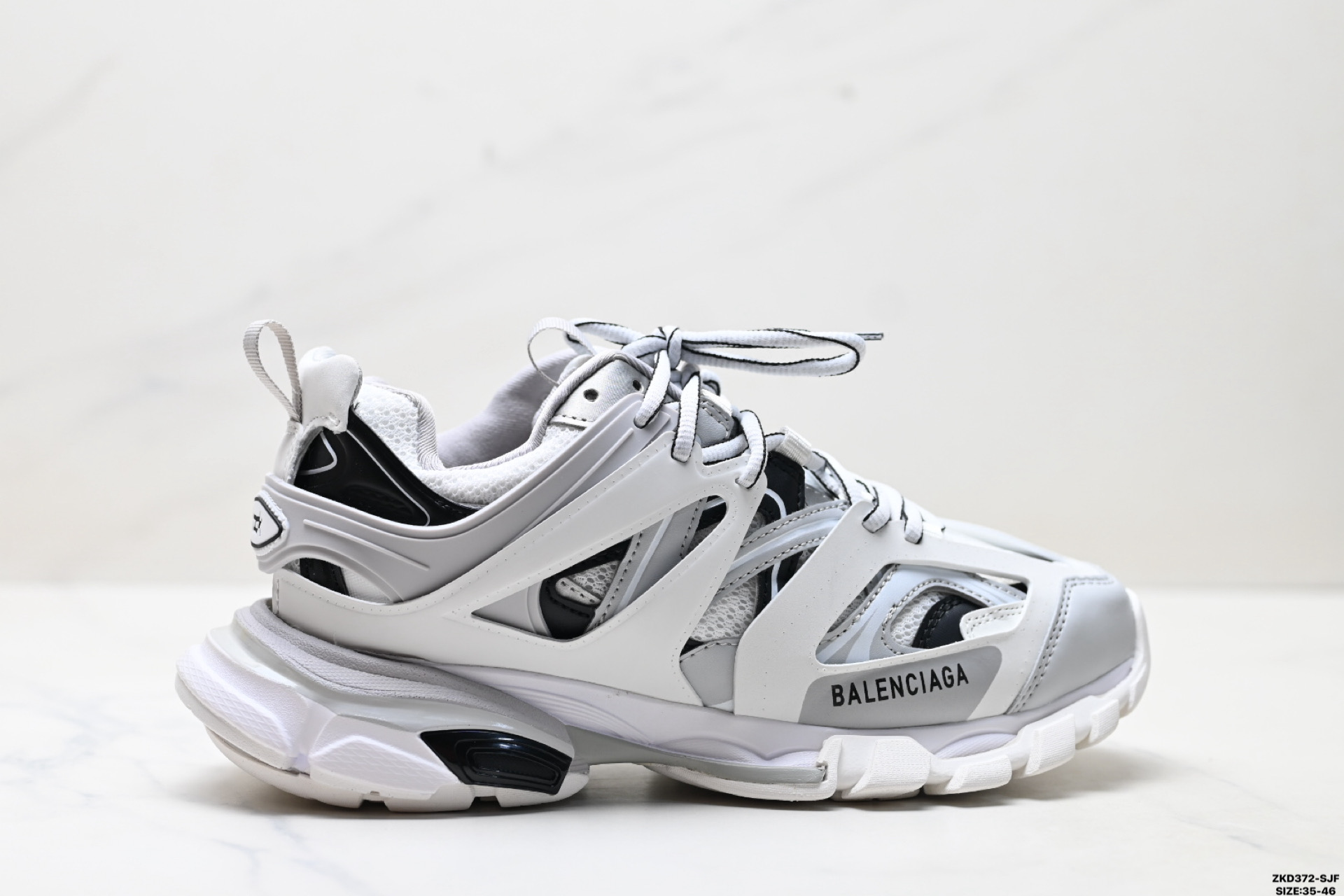 Balenciaga巴黎世家 Track Trail 圆头系带 低帮复古老爹鞋 户外概念复古老爹鞋 542436 W3AD3 9812