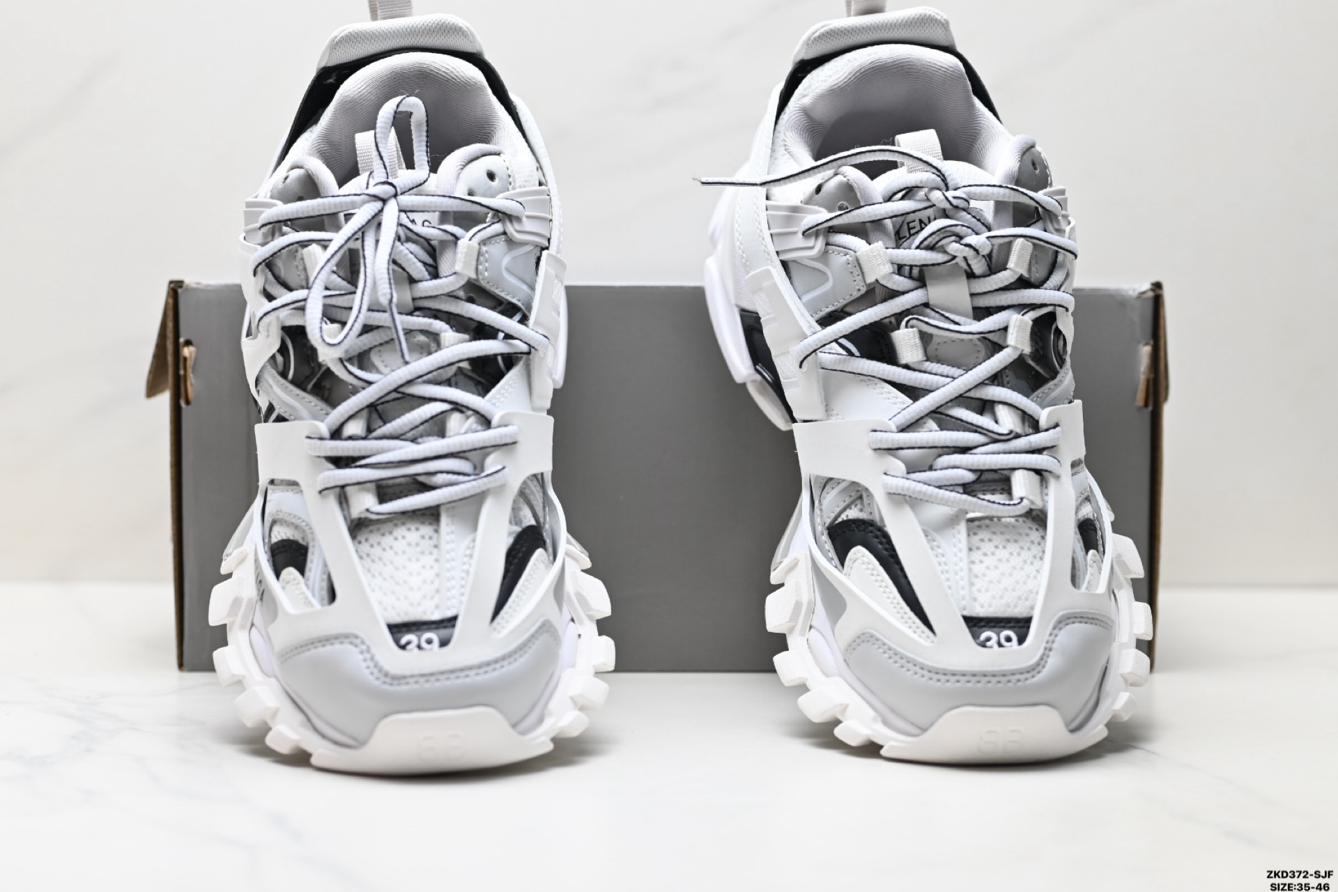 Balenciaga巴黎世家 Track Trail 圆头系带 低帮复古老爹鞋 户外概念复古老爹鞋 542436 W3AD3 9812