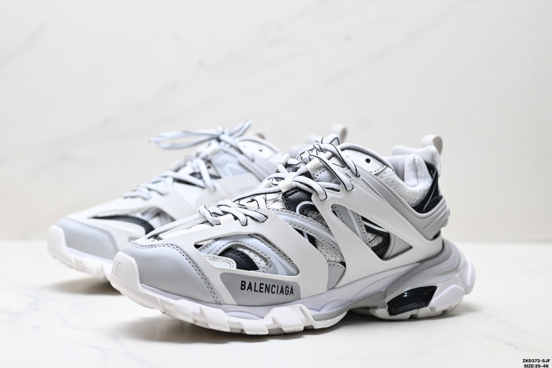 Balenciaga巴黎世家 Track Trail 圆头系带 低帮复古老爹鞋 户外概念复古老爹鞋 542436 W3AD3 9812