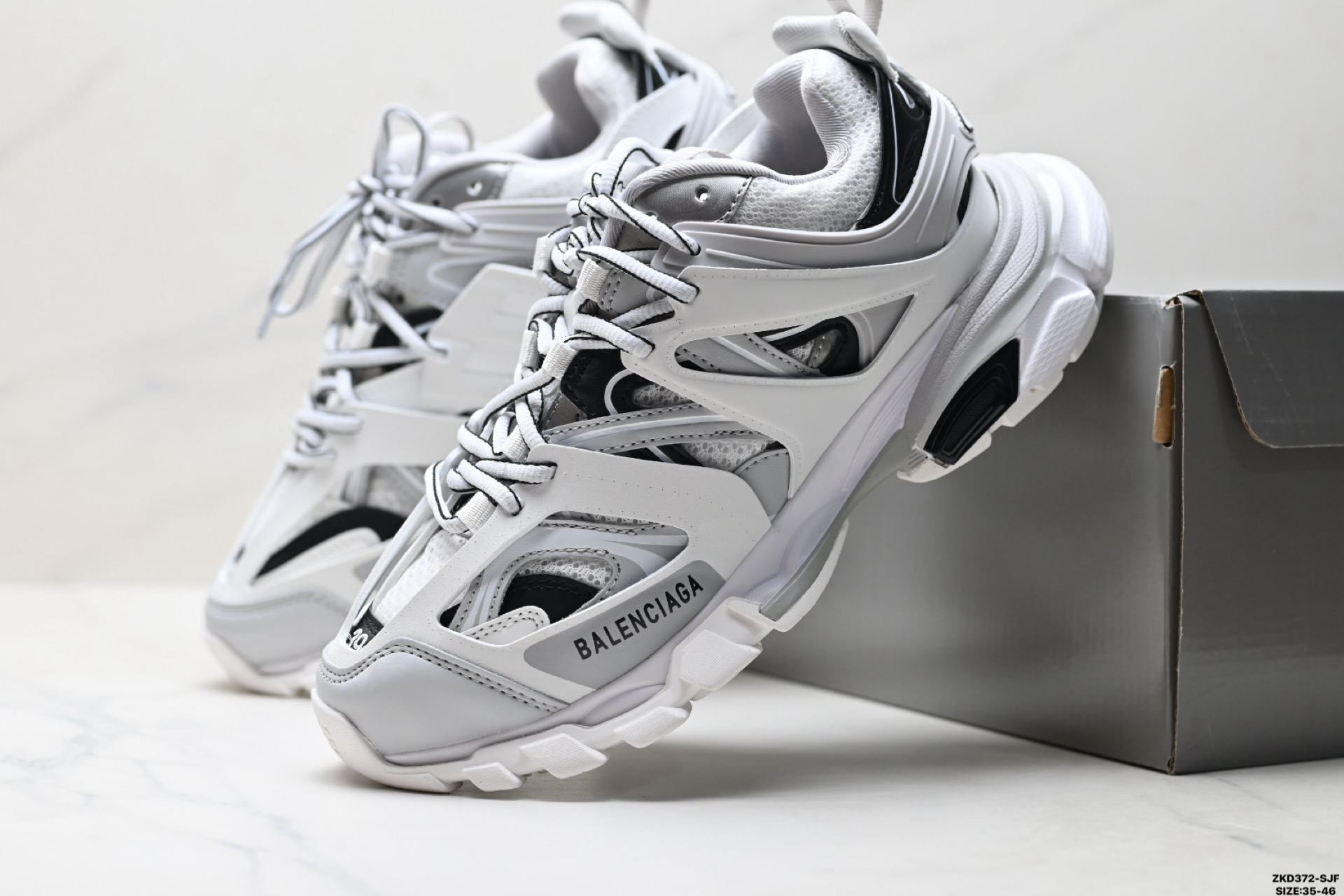 Balenciaga巴黎世家 Track Trail 圆头系带 低帮复古老爹鞋 户外概念复古老爹鞋 542436 W3AD3 9812