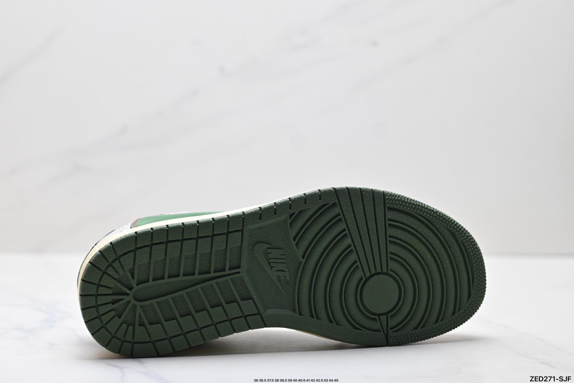 Nike Air Jordan 1 x Travis Scott AJ1倒勾 乔一倒钩 ‘DIY’定制 耐克 低帮文化篮球鞋 DZ5899-001