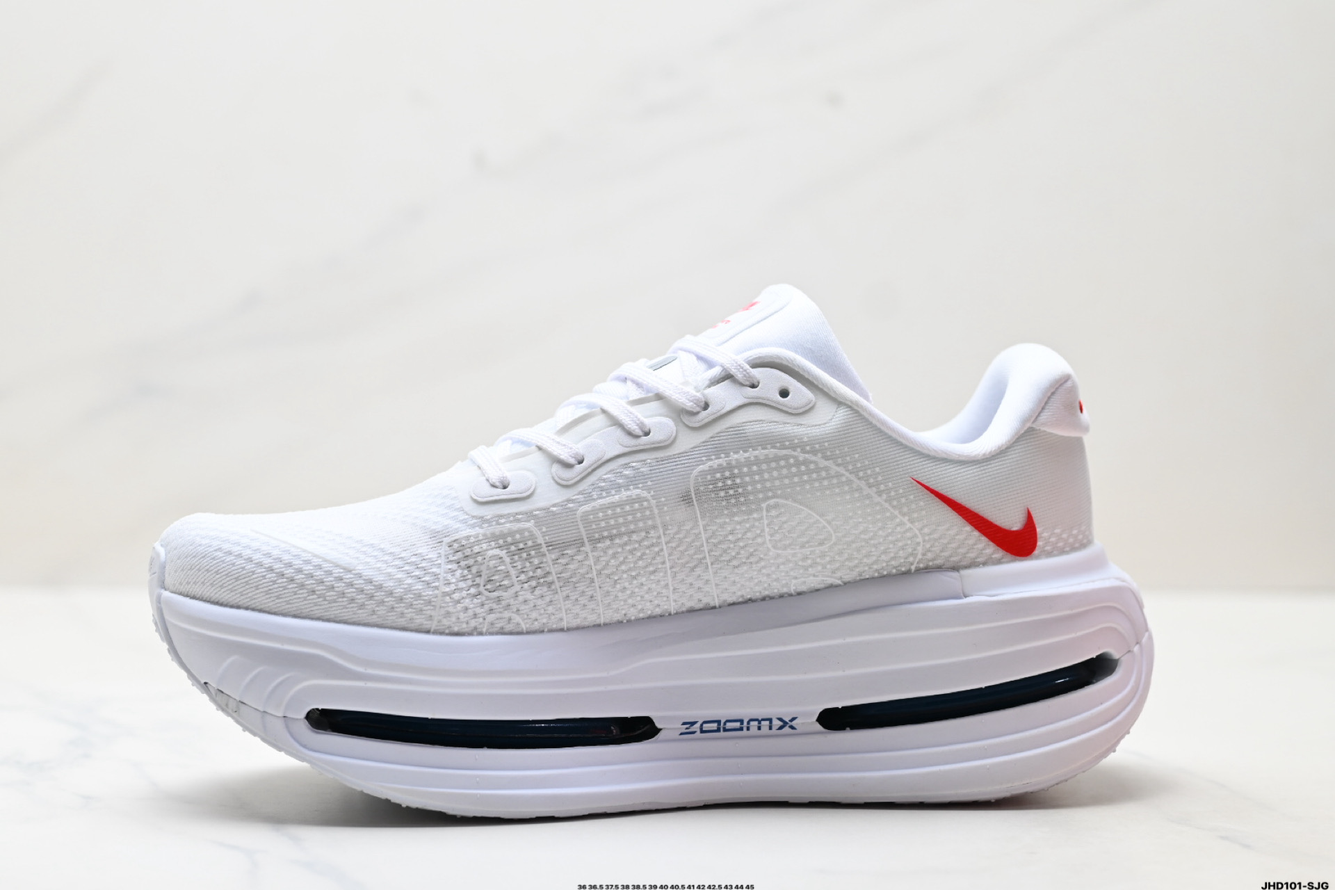Nike VOMERO PREMIUM 耐克 舒适减震防滑 低帮跑步鞋 全掌ReactX泡绵中底 HQ2050-718
