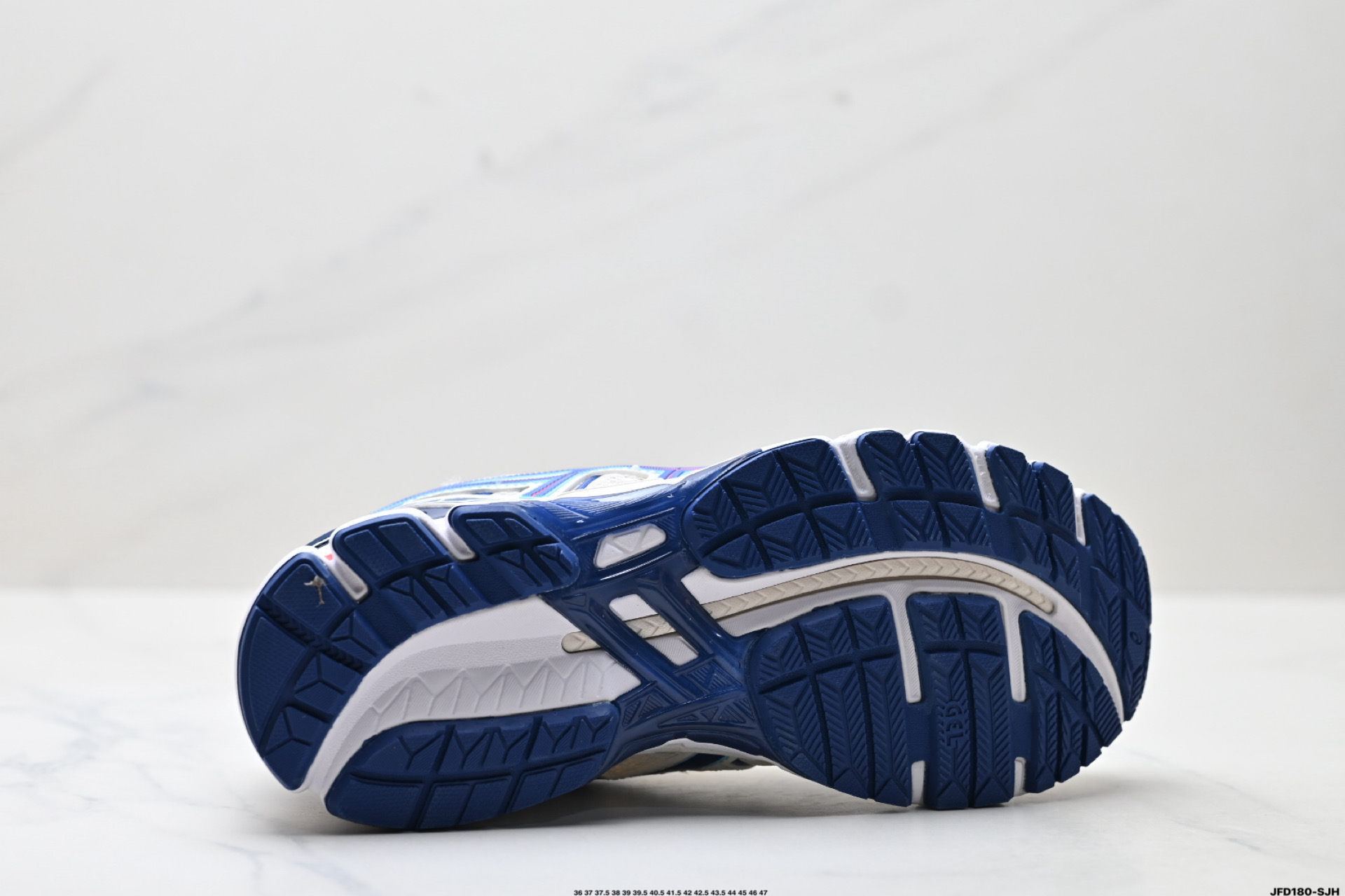 180 Asics Gel-Kayano 20 亚瑟士 舒适百搭耐磨支撑透气 低帮跑步鞋 1203A388-101
