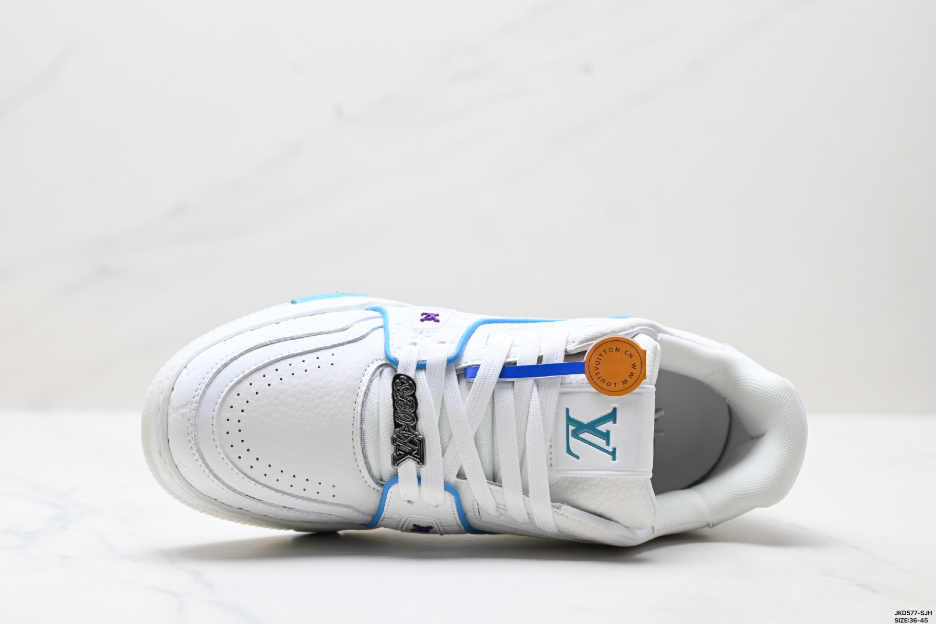 Louis Vuitton Trainer Sneaker: Lujo y Comodidad en Cada Paso 3 i1755359930655 4583 0 1