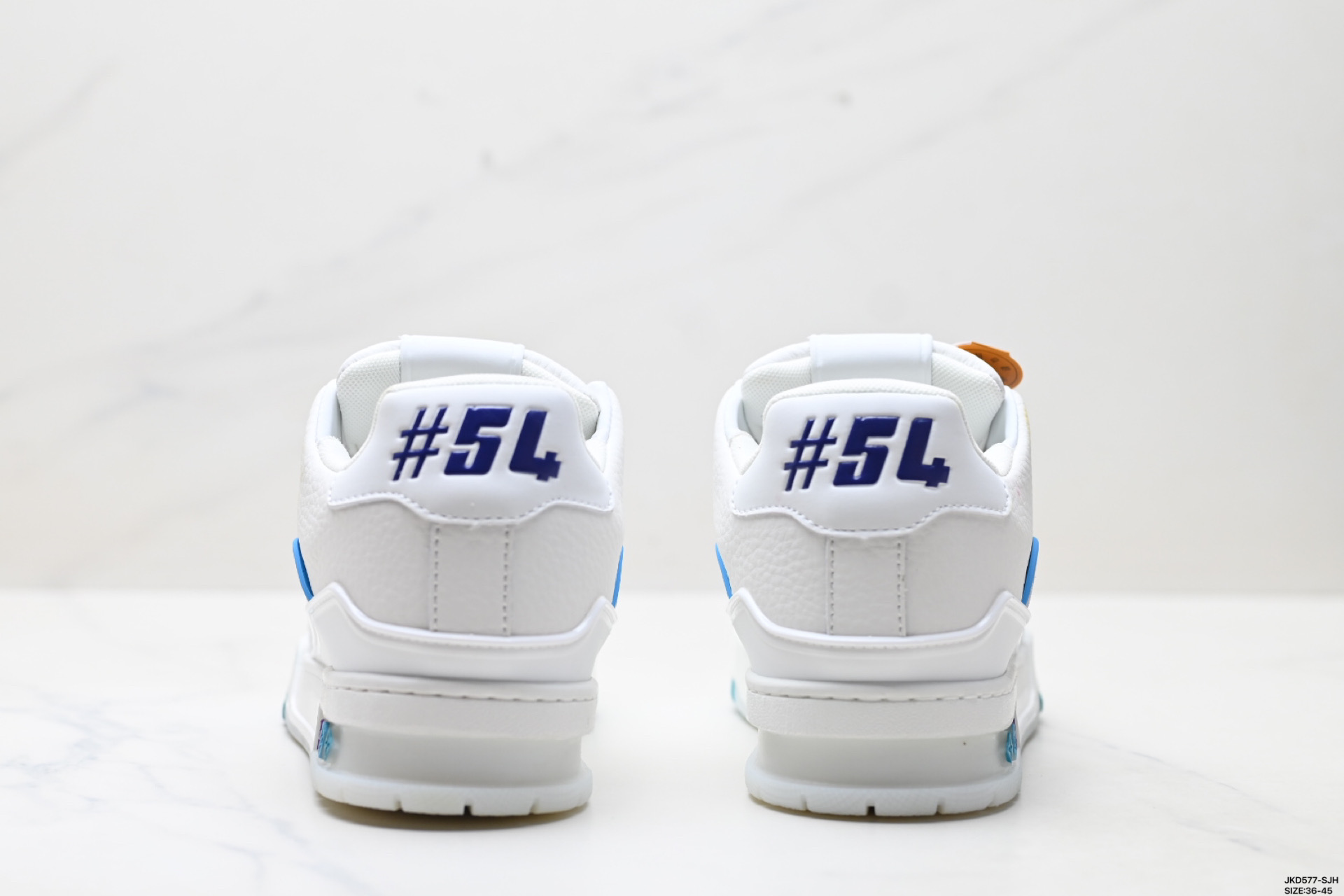 Louis Vuitton Trainer Sneaker: Lujo y Comodidad en Cada Paso 7 i1755359931590 4743 0 5