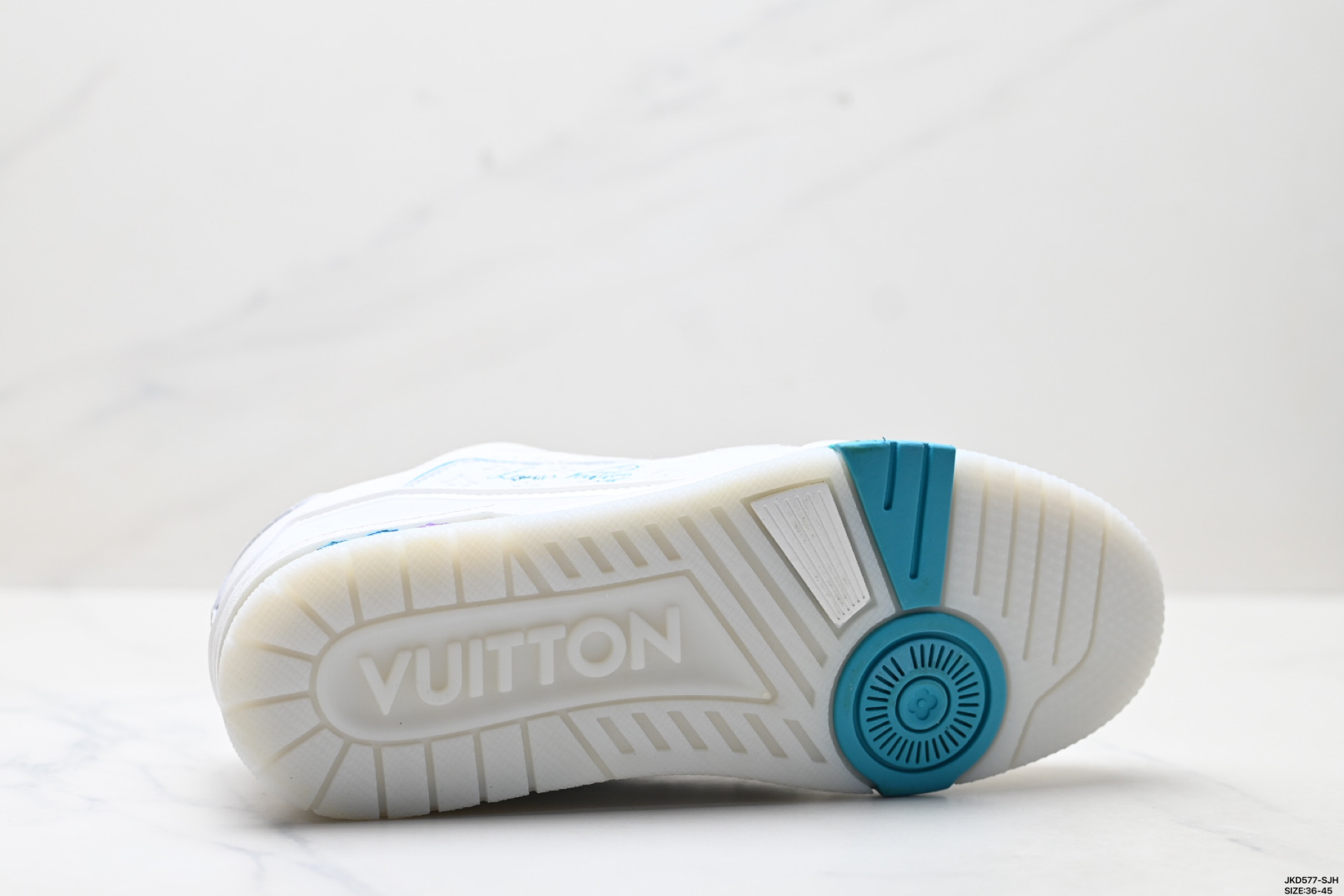 Louis Vuitton Trainer Sneaker: Lujo y Comodidad en Cada Paso 10 i1755359931590 6676 0 8