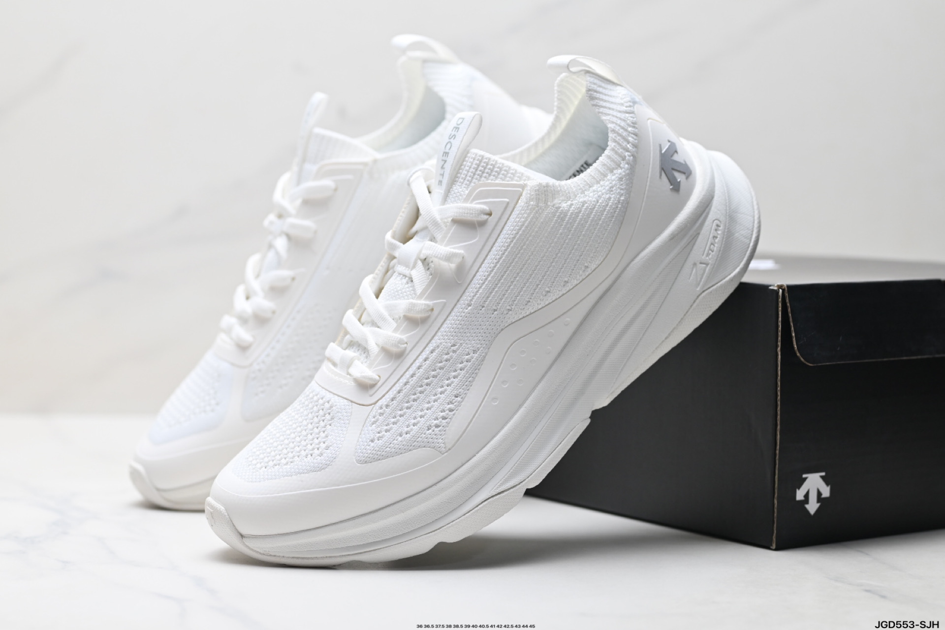 迪桑特DESCENTE ENERZITE LAVITATE 2.0 KNIT 时尚防滑 低帮跑步鞋 D5191RRN05