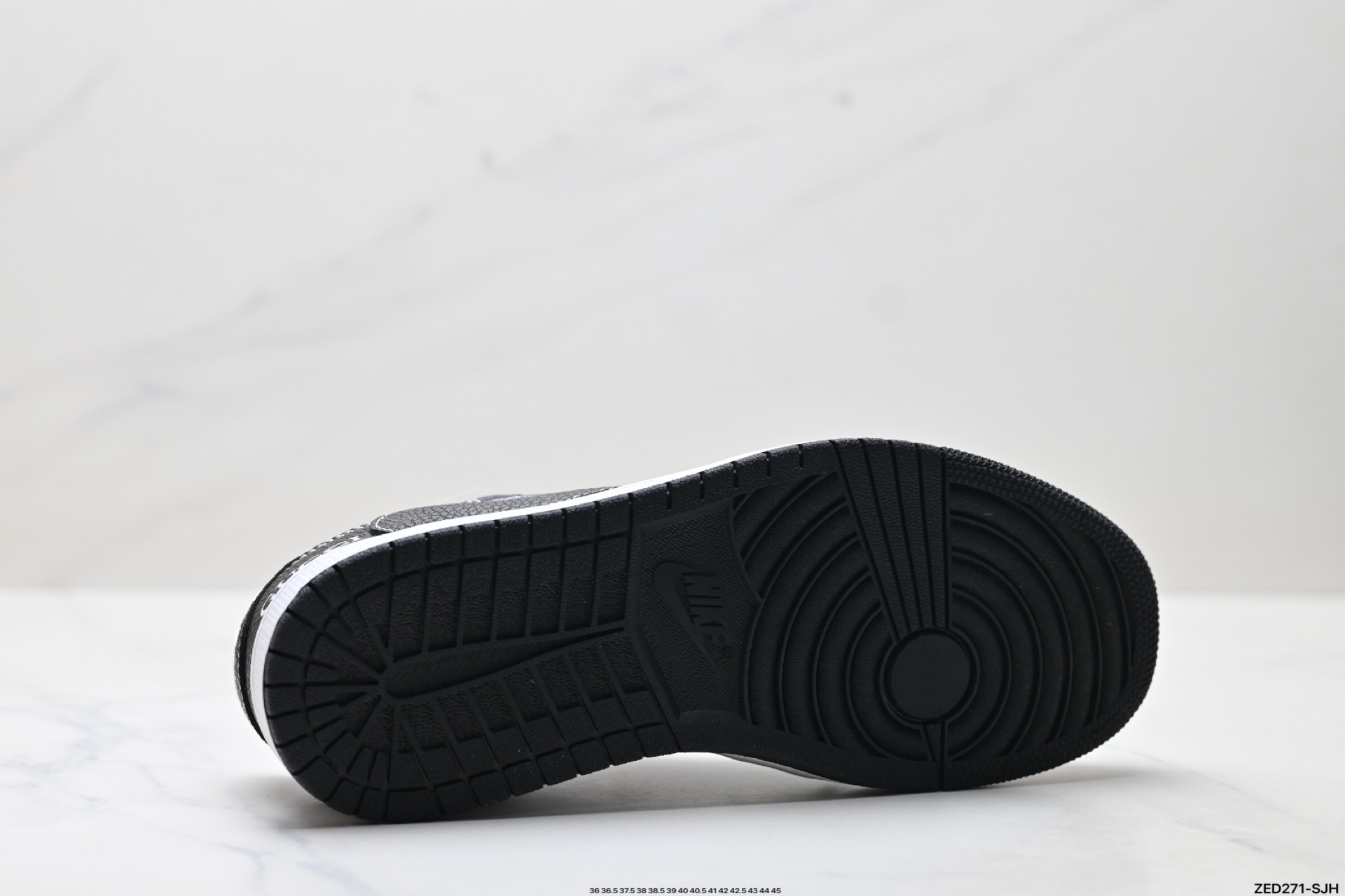 Nike Air Jordan 1 x Travis Scott AJ1倒勾 乔一倒钩 ‘DIY’定制 耐克 低帮文化篮球鞋 DZ5899-002