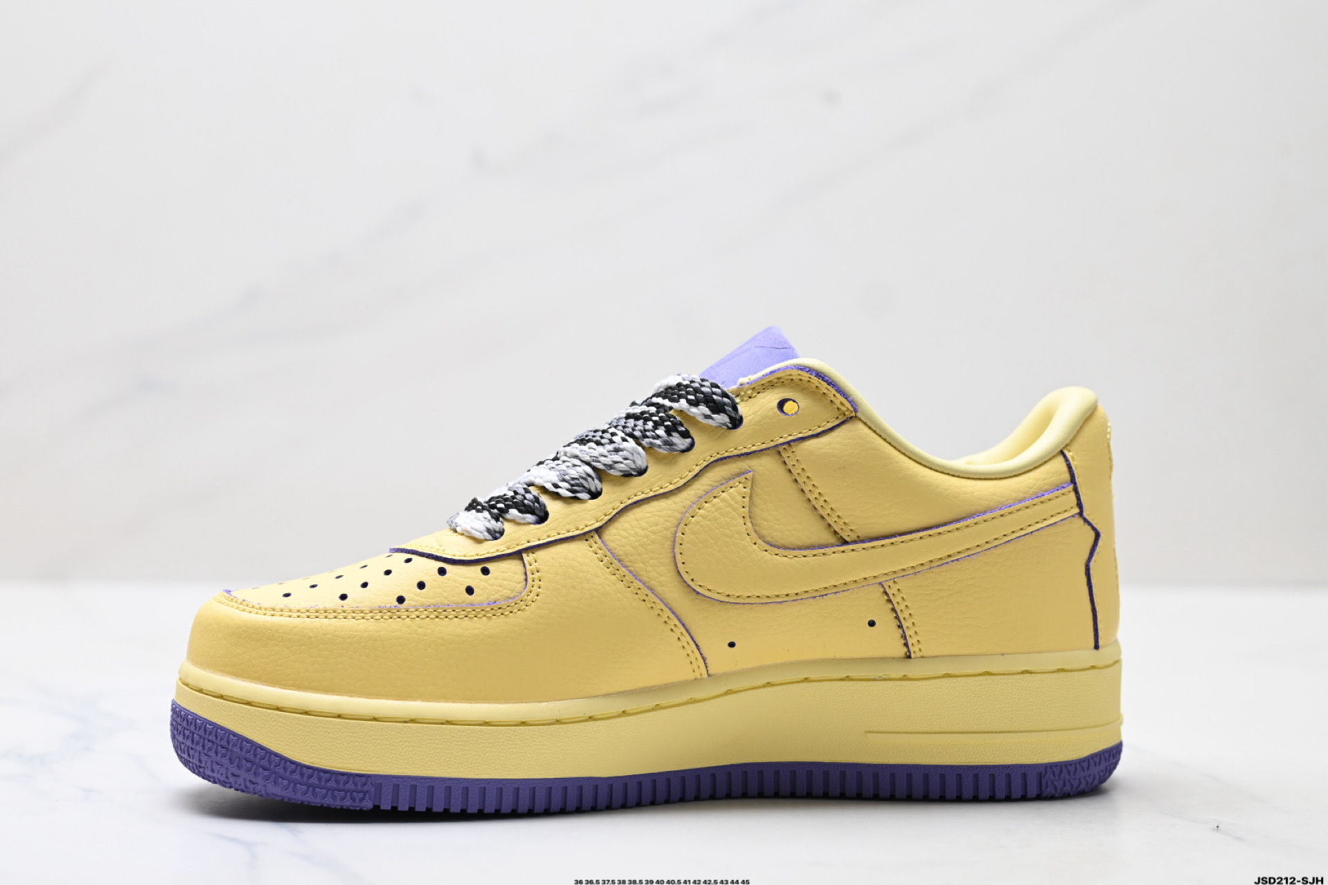NIKE AIR FORCE 1‘07 HV9408-700