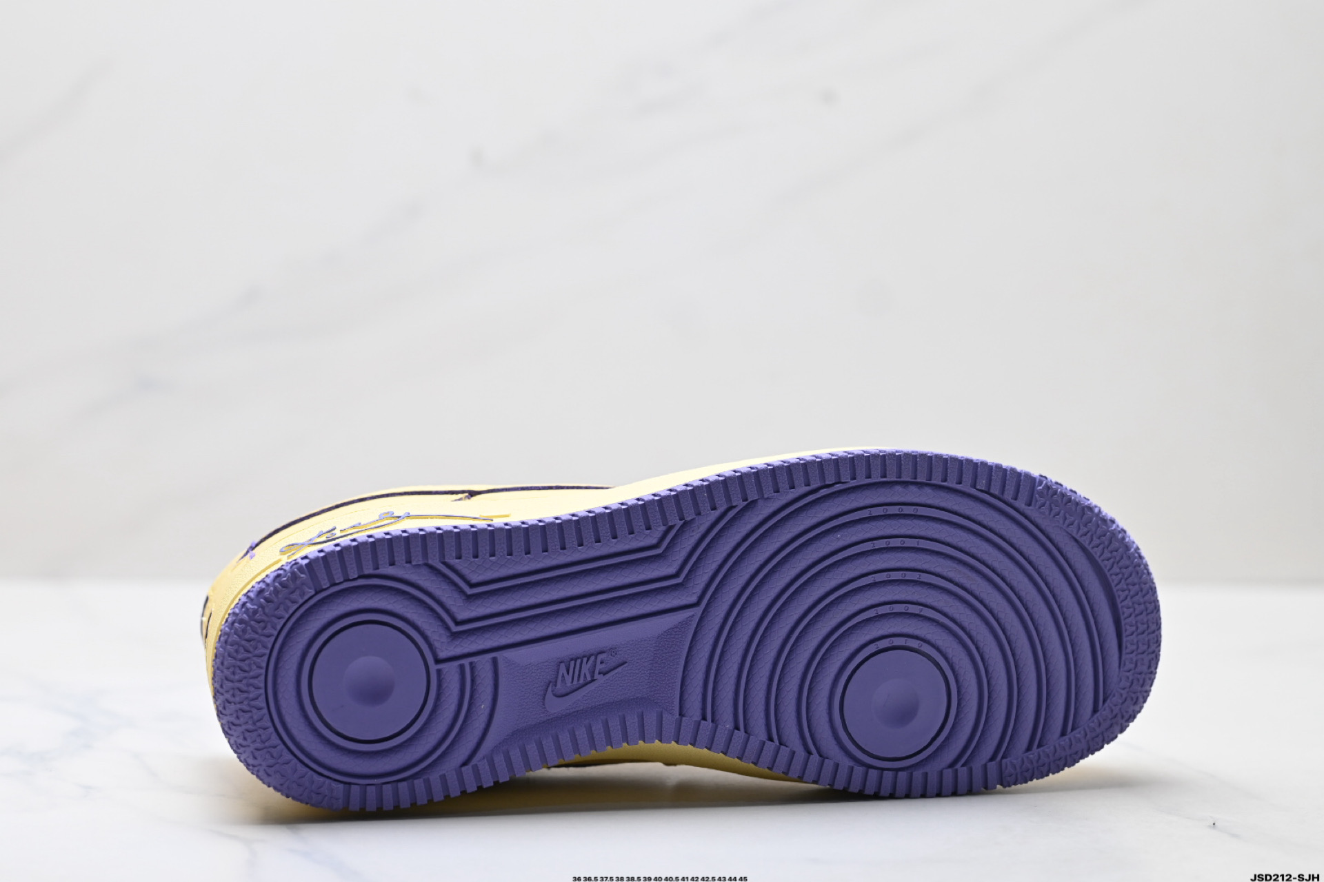 NIKE AIR FORCE 1‘07 HV9408-700