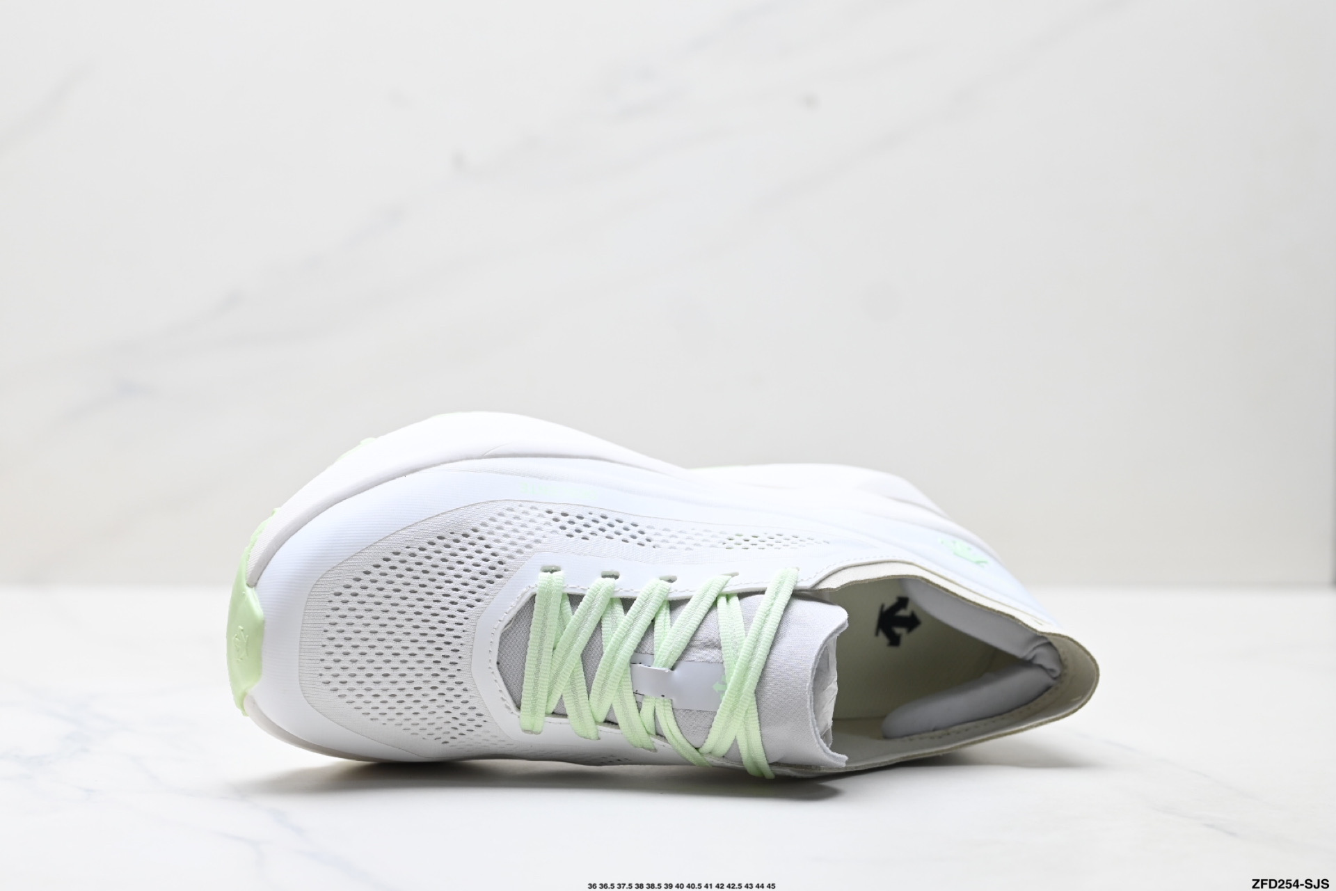 迪桑特DESCENTE ENERZITE FLUID 2.0 DF 2.0 WIRE 舒适 低帮跑步鞋 D4232RRN29