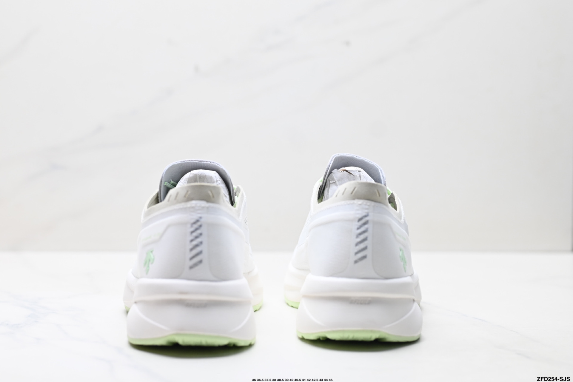 迪桑特DESCENTE ENERZITE FLUID 2.0 DF 2.0 WIRE 舒适 低帮跑步鞋 D4232RRN29