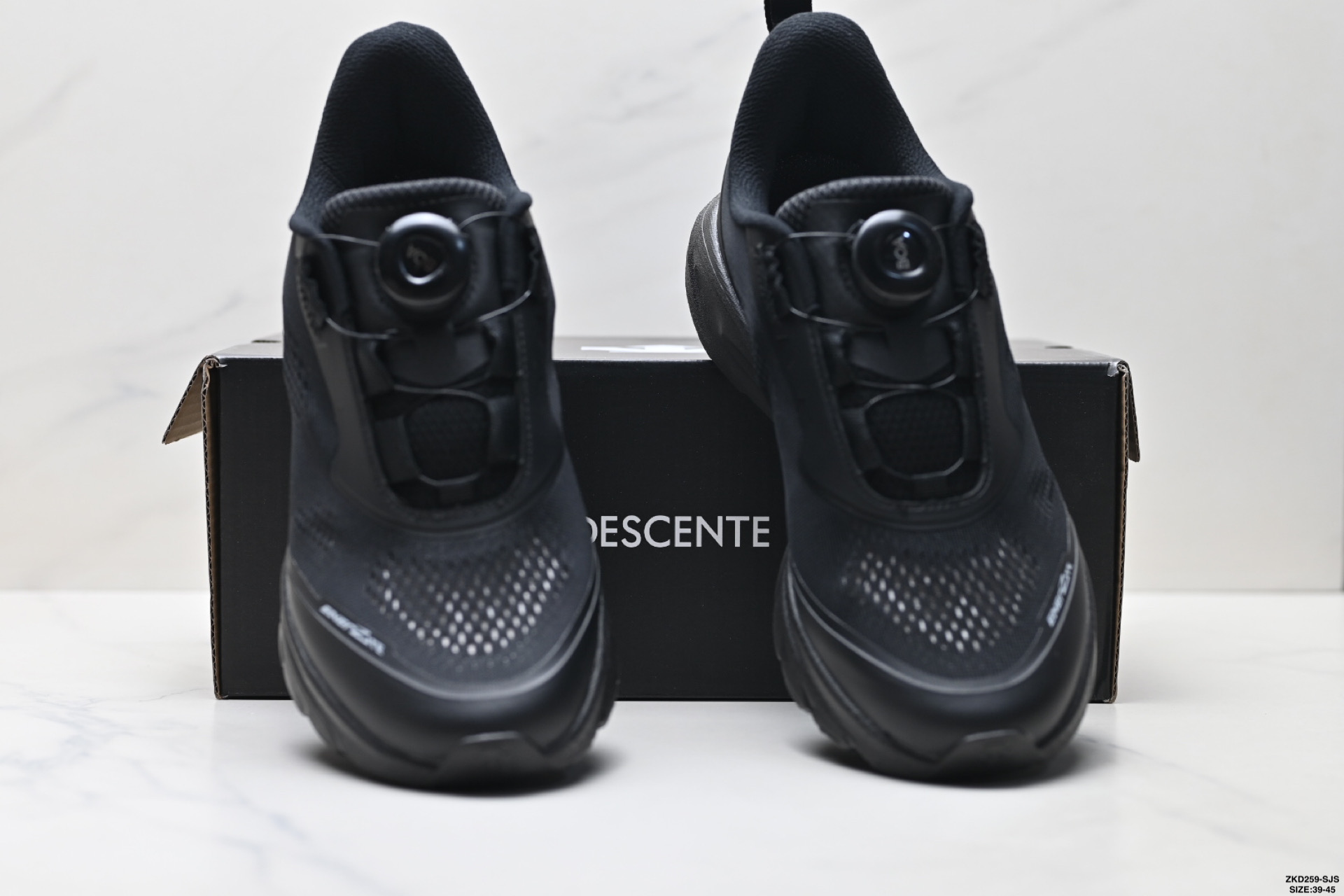 迪桑特DESCENTE EAST AIR WIRE 系列 耐磨防滑减震透气 低帮跑步鞋 D4231RRN22