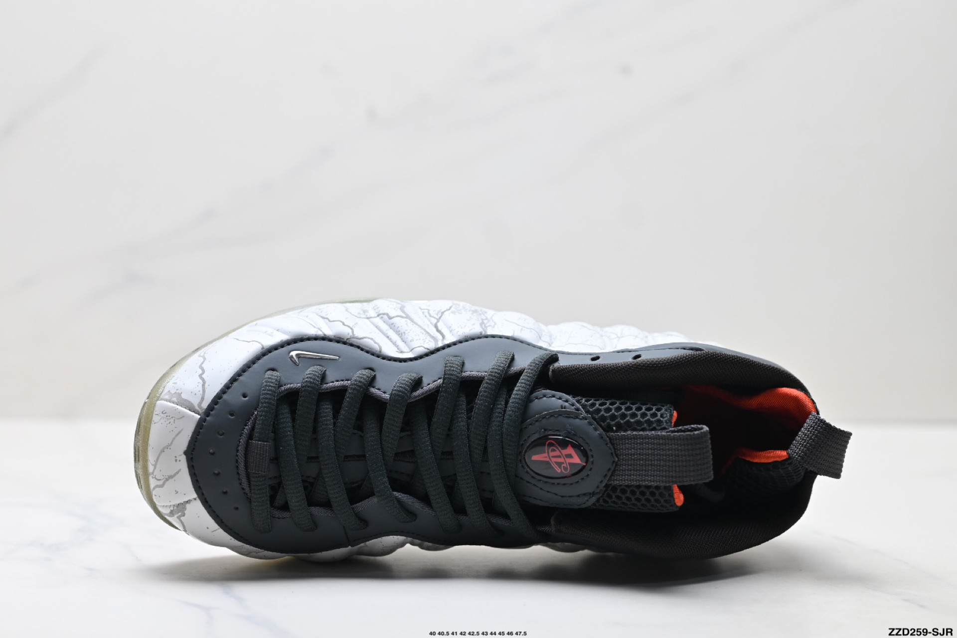 Nike Air Foamposite One Zapatos de Baloncesto Retro en Gris y Blanco 3 i1755535460448 5326 0 1