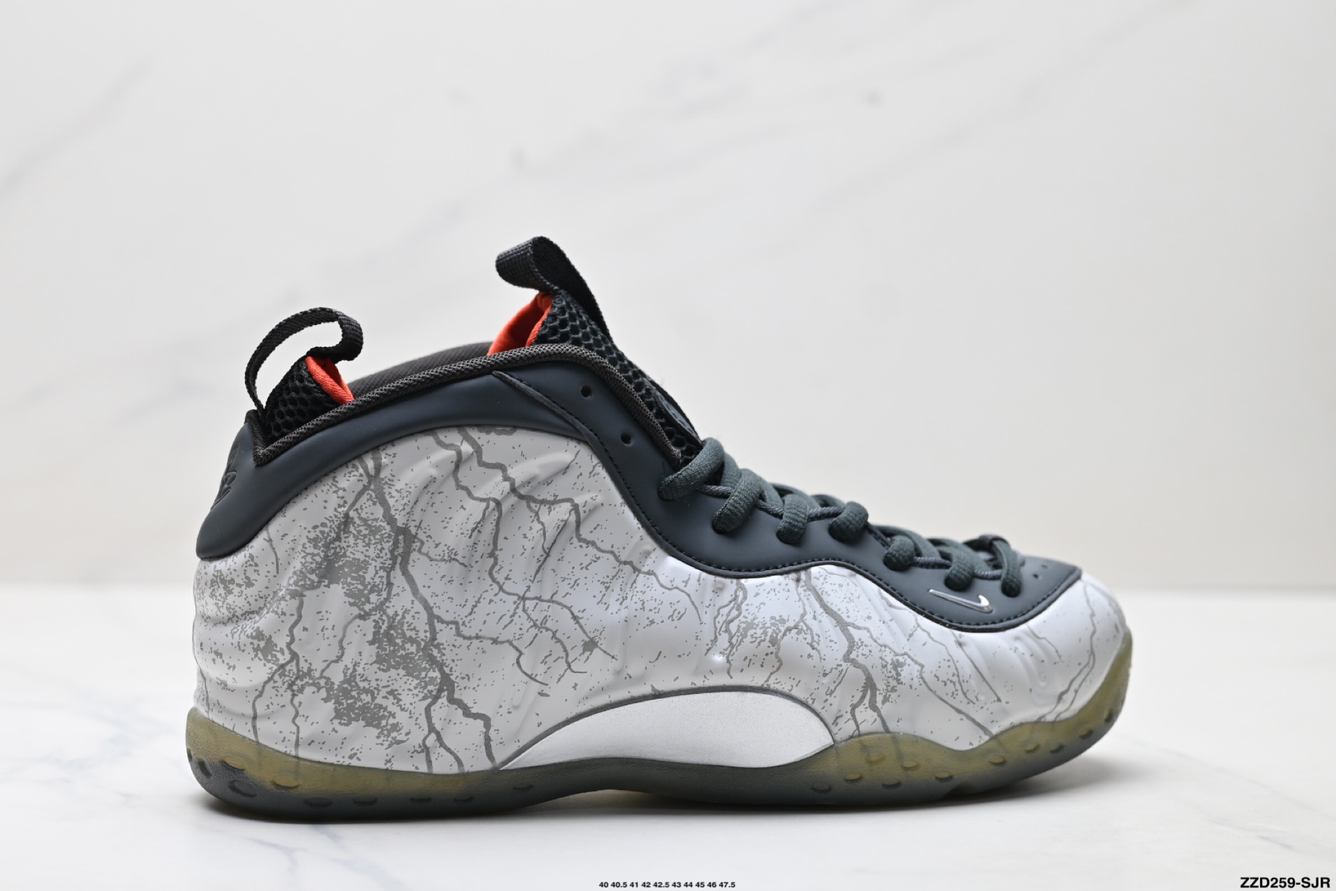 Nike Air Foamposite One Zapatos de Baloncesto Retro en Gris y Blanco 2 i1755535460448 8345 0 0