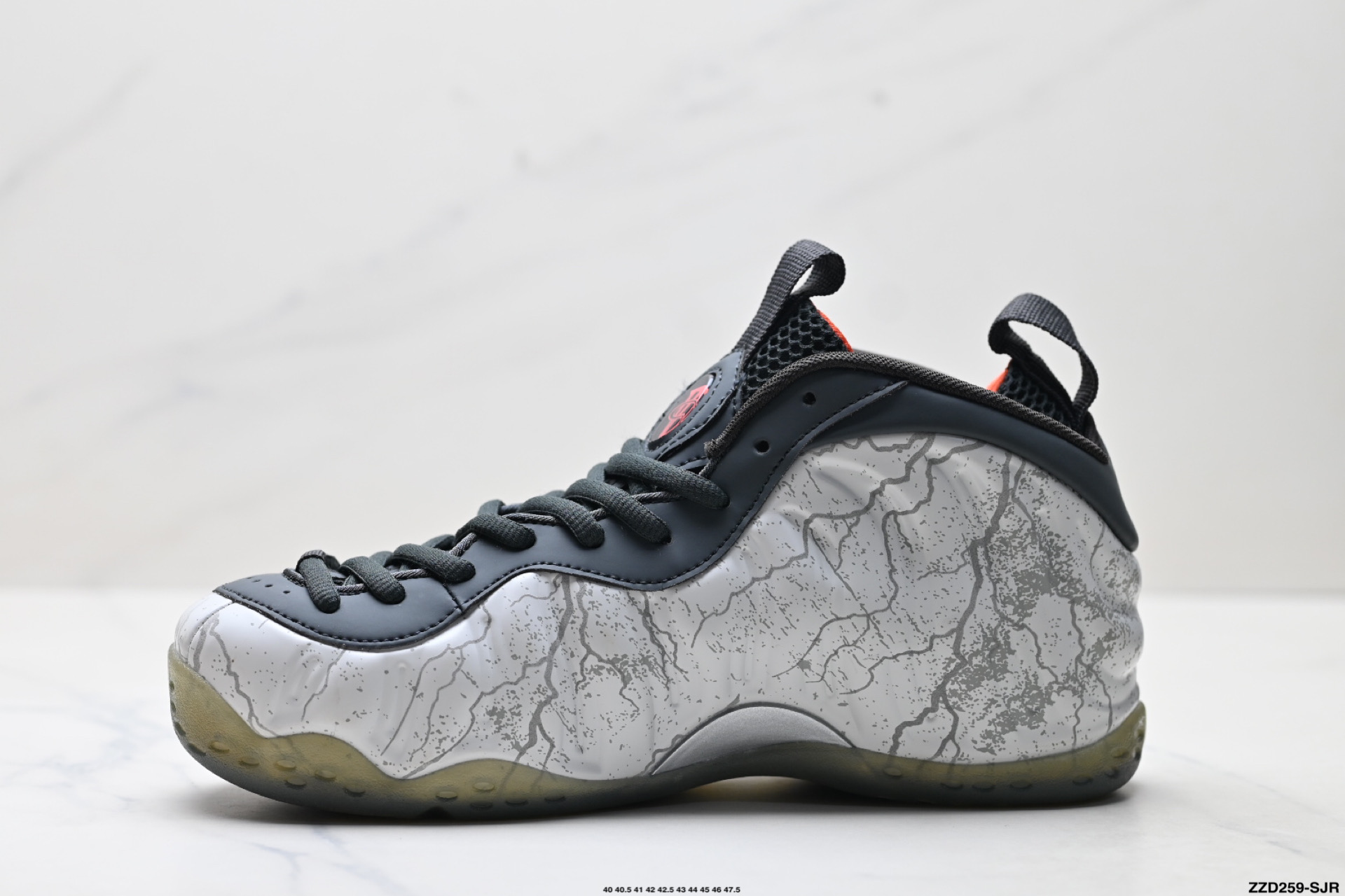 Nike Air Foamposite One Zapatos de Baloncesto Retro en Gris y Blanco 4 i1755535460450 9982 0 2