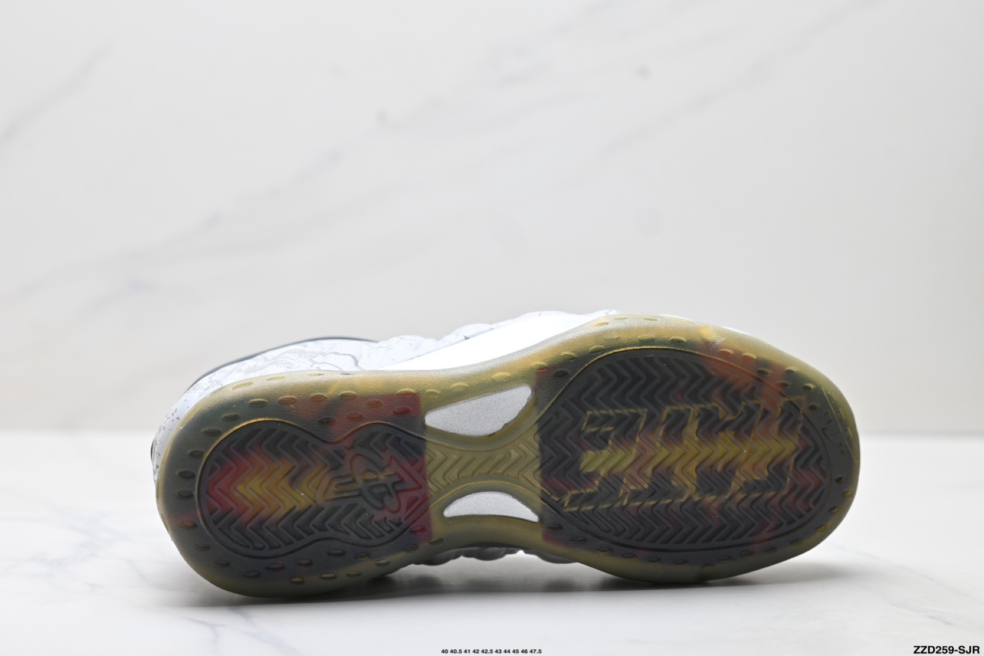 Nike Air Foamposite One Zapatos de Baloncesto Retro en Gris y Blanco 10 i1755535461160 1777 0 8