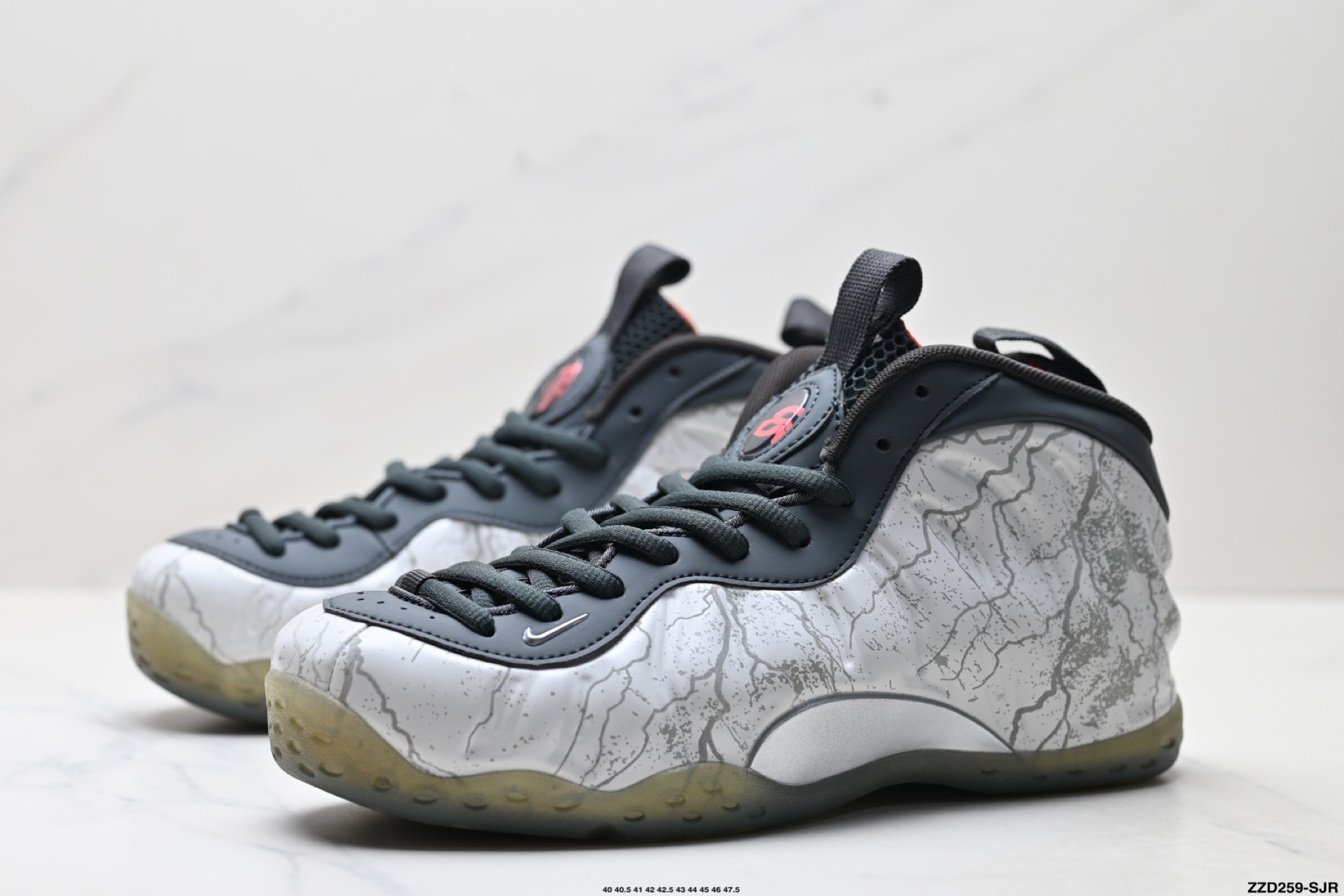 Nike Air Foamposite One Zapatos de Baloncesto Retro en Gris y Blanco 5 i1755535461160 2027 0 3