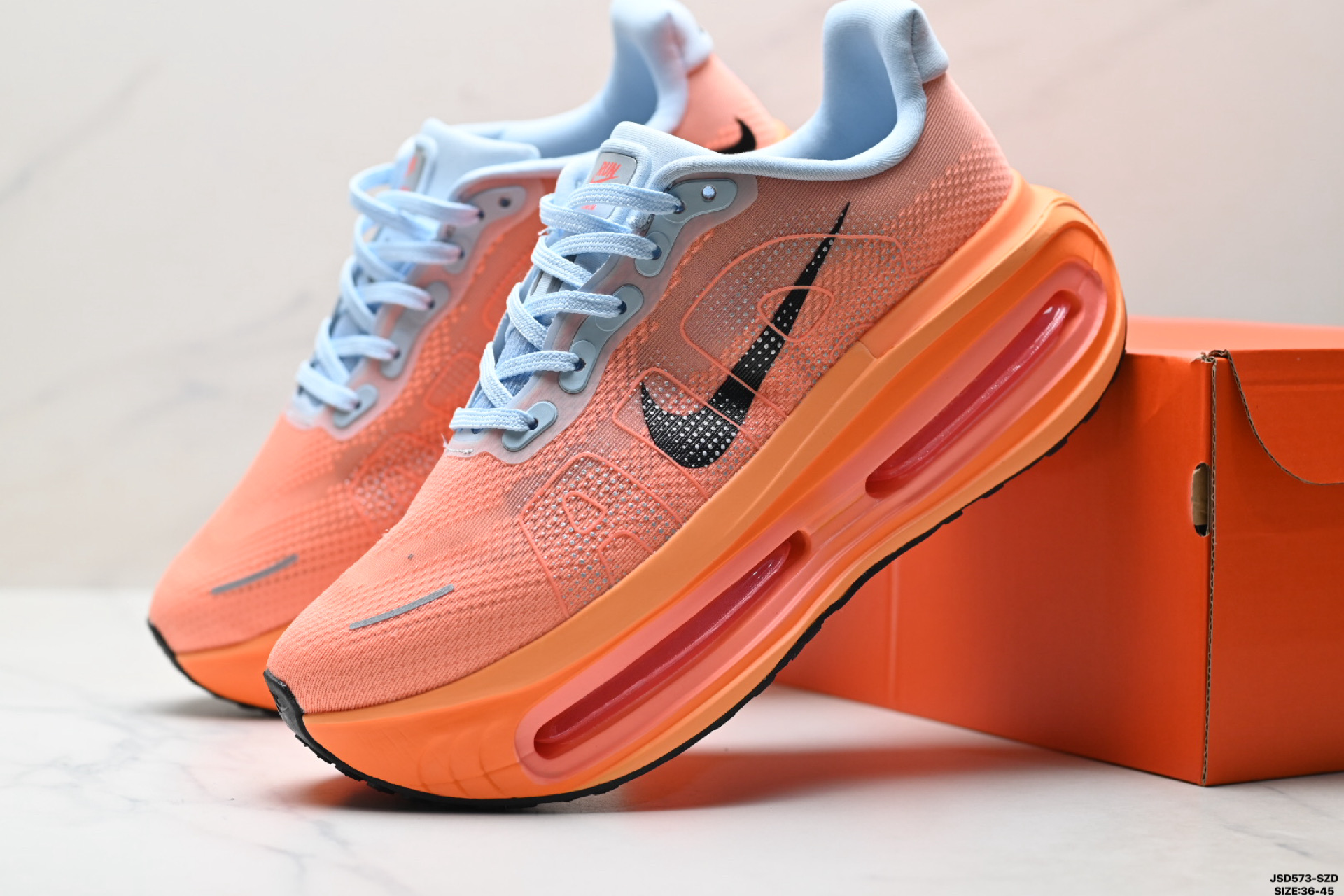 Nike VOMERO PREMIUM 耐克 舒适减震防滑 低帮跑步鞋 FN8453-018