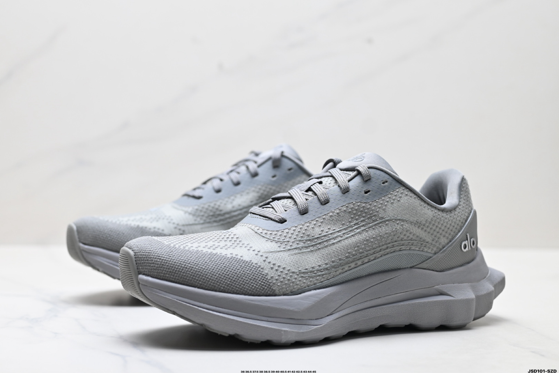 Alo Yoga Runner: Comodidad, Estilo y Rendimiento en Cada Paso 5 i1755620318389 5456 0 3