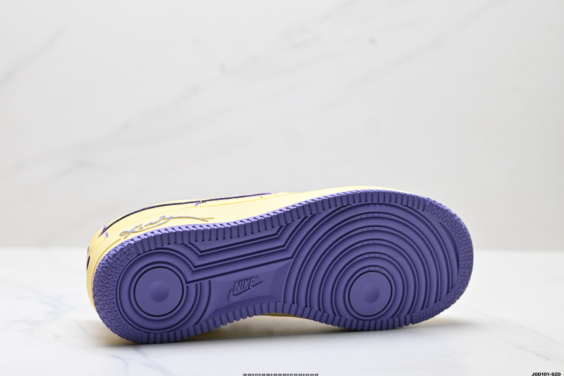 NIKE AIR FORCE 1‘07 LV8 HV9408-700
