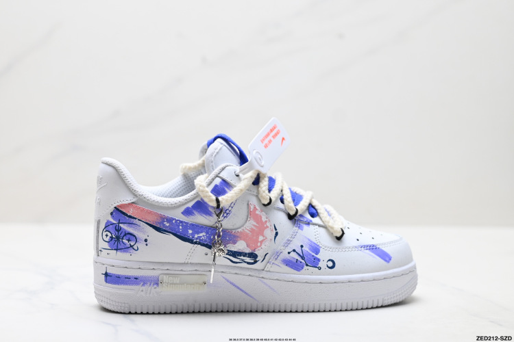 Nike Air Force 1 '07 בעיצוב ייחודי - חוויה אורבנית מודרנית 1 Nike Air Force 1 ’07 בעיצוב ייחודי – חוויה אורבנית מודרנית