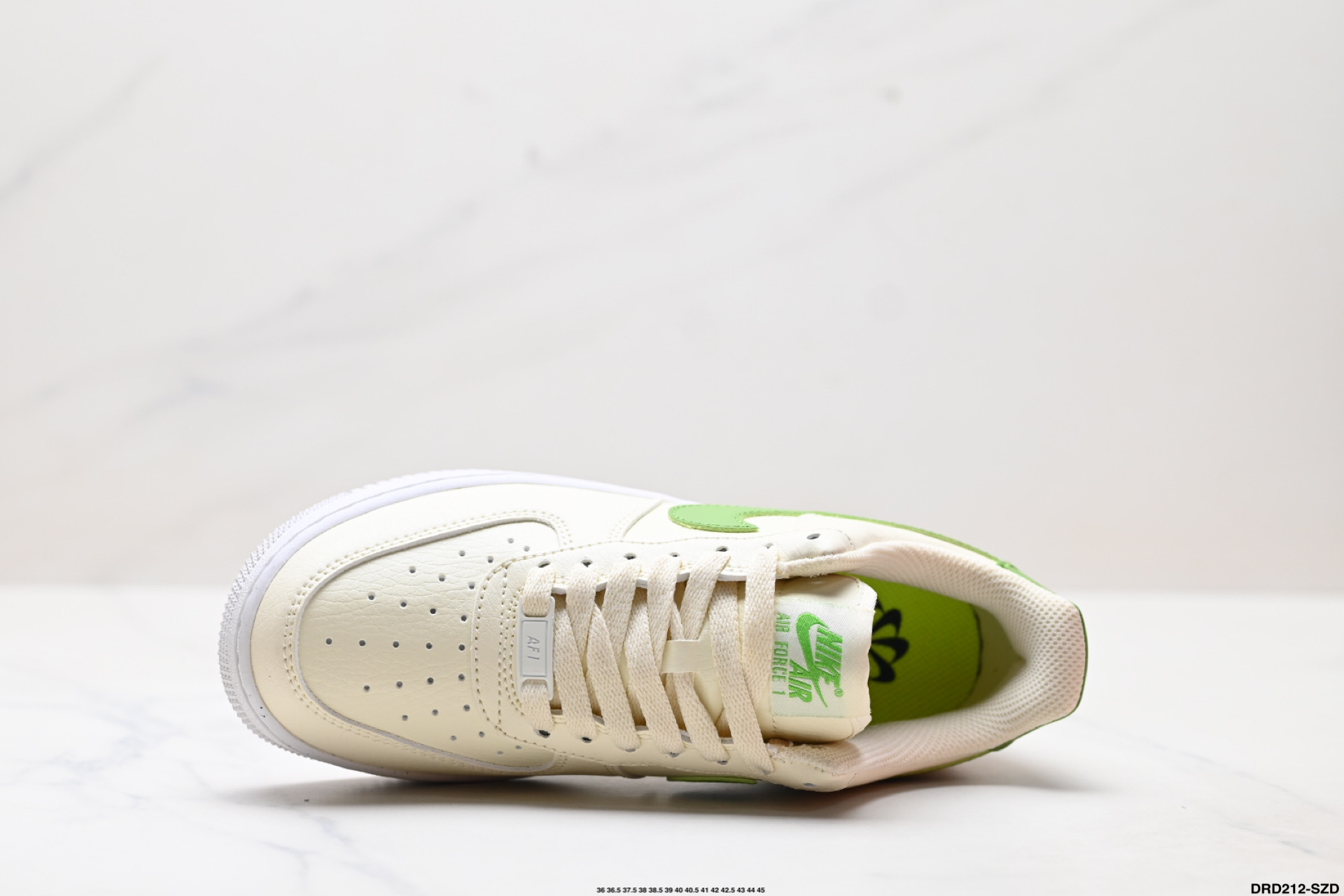 Nike Air Force 1 '07: Comodidad y estilo icónico para tu día a día 3 i1755621862572 9426 0 1